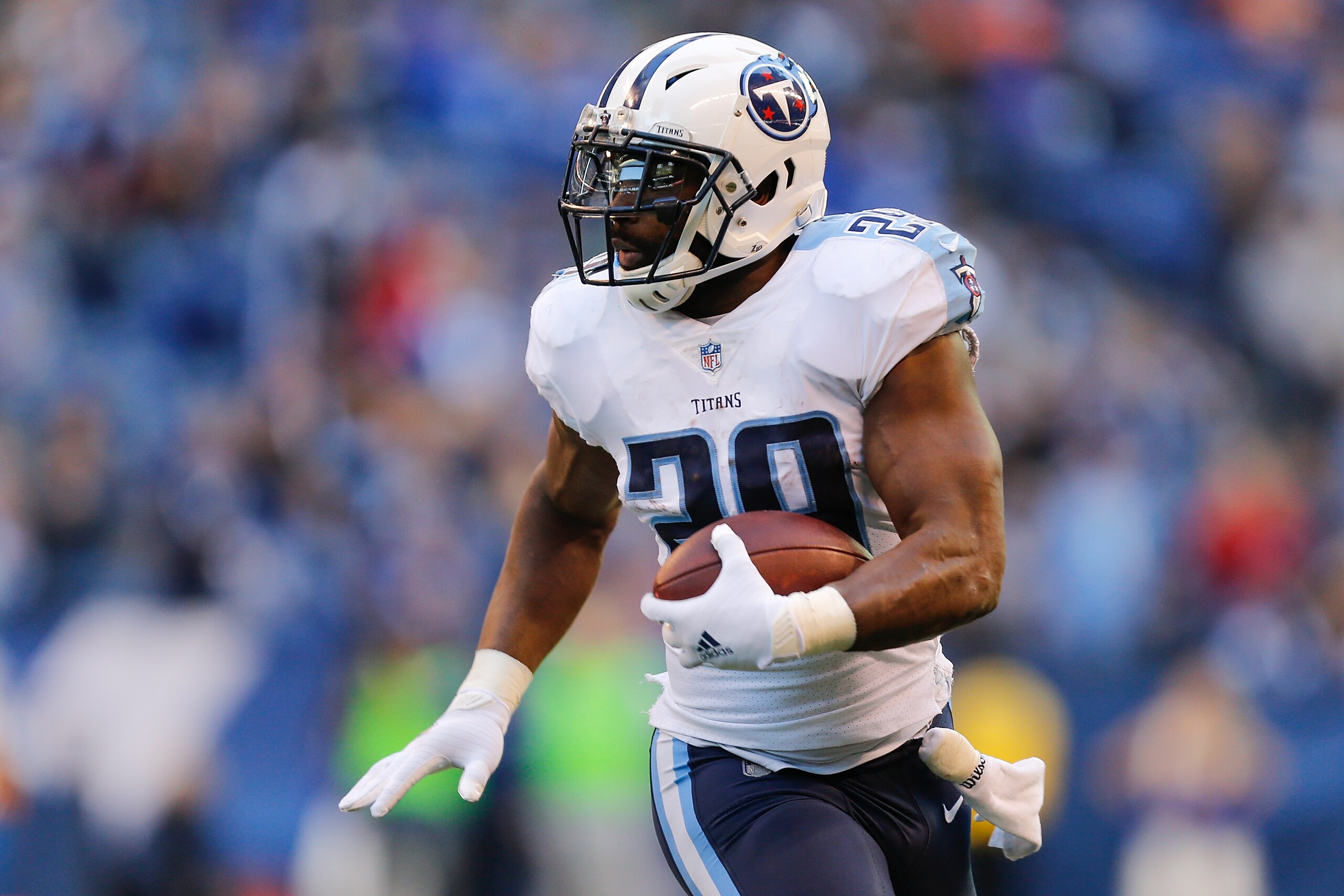INDIANAPOLIS, IN - NOVEMBER 26:  DeMarco Murray #29 of the Tennessee Titans runs with the ball against the Indianapolis Colts at Lucas Oil Stadium on November 26, 2017 in Indianapolis, Indiana.  (Photo by Michael Reaves/Getty Images)