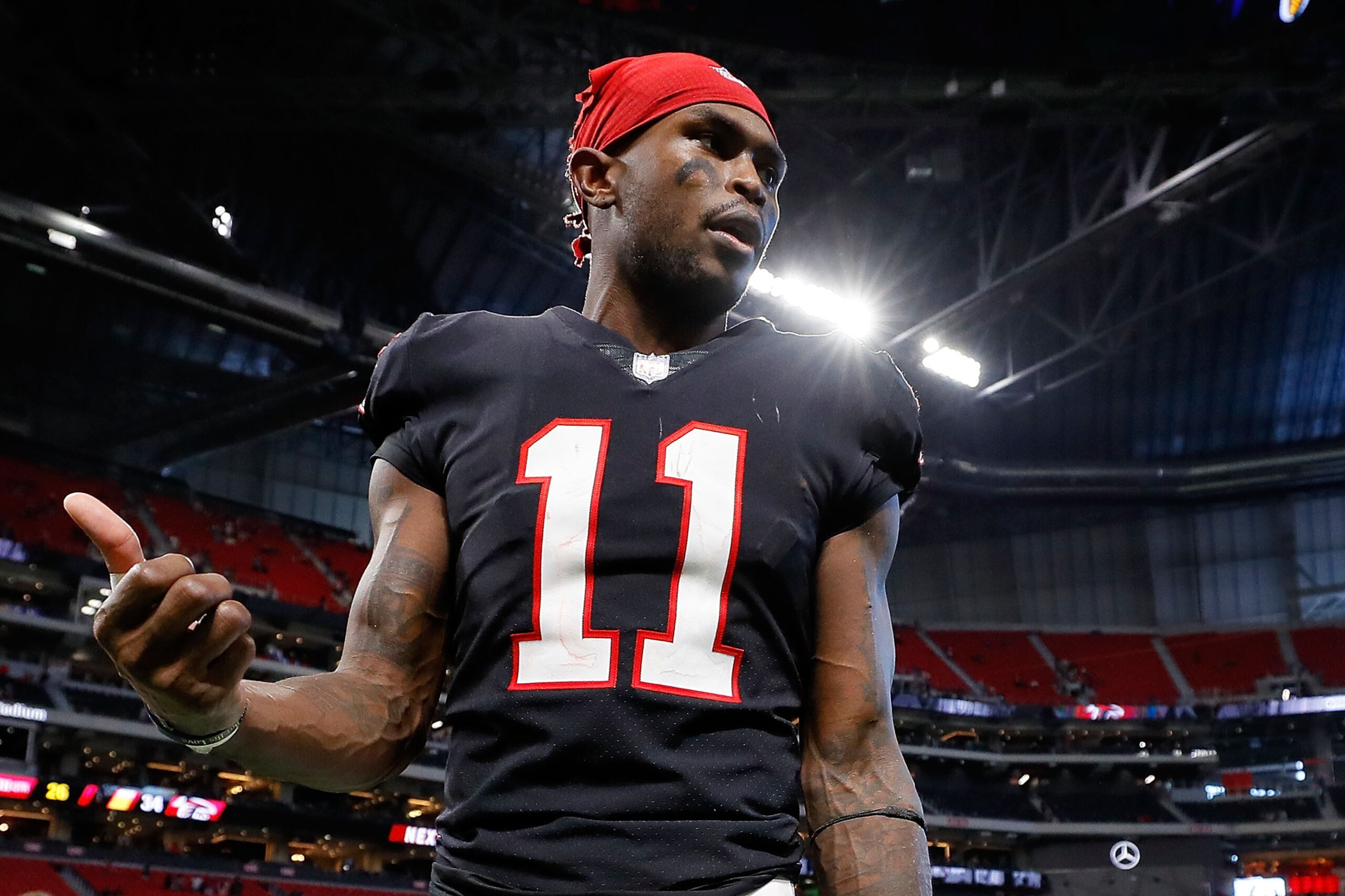 ATLANTA, GA - NOVEMBER 26: Julio Jones #11 of the Atlanta Falcons walks off the field after beating the Tampa Bay Buccaneers at Mercedes-Benz Stadium on November 26, 2017 in Atlanta, Georgia. (Photo by Kevin C.  Cox/Getty Images)