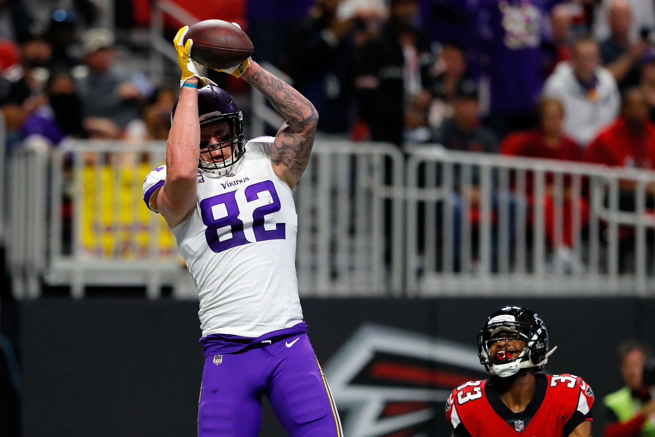 ATLANTA, GA - DECEMBER 03: Kyle Rudolph #82 of the Minnesota Vikings catches a touchdown pass during the second half against the Atlanta Falcons at Mercedes-Benz Stadium on December 3, 2017 in Atlanta, Georgia. (Photo by Kevin C.  Cox/Getty Images)
