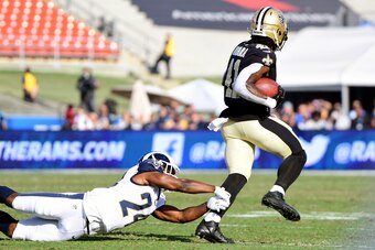 LOS ANGELES, CA - NOVEMBER 26:  Alvin Kamara #41 of the New Orleans Saints runs for a touchdown while getting around Blake Countess #24 of the Los Angeles Rams during the first quarter of the game against the Los Angeles Rams at the Los Angeles Memorial C