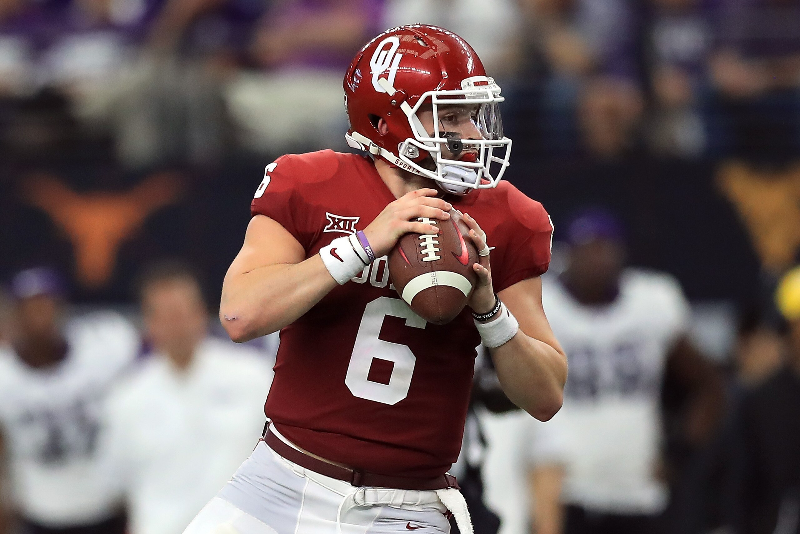 ARLINGTON, TX - DECEMBER 02:  Baker Mayfield #6 of the Oklahoma Sooners looks to pass against the TCU Horned Frogs in the second quarter during Big 12 Championship at AT&T Stadium on December 2, 2017 in Arlington, Texas.  (Photo by Ronald Martinez/Getty I