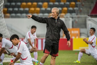 North Korean football head coach Jorn Andersen (centre R) gestures during a practice session in Hong Kong's Mong Kok Stadium on November 5, 2016, ahead of the 2017 E-1 East Asian Football Cup second preliminary round.
Hong Kong is hosting from November 6-