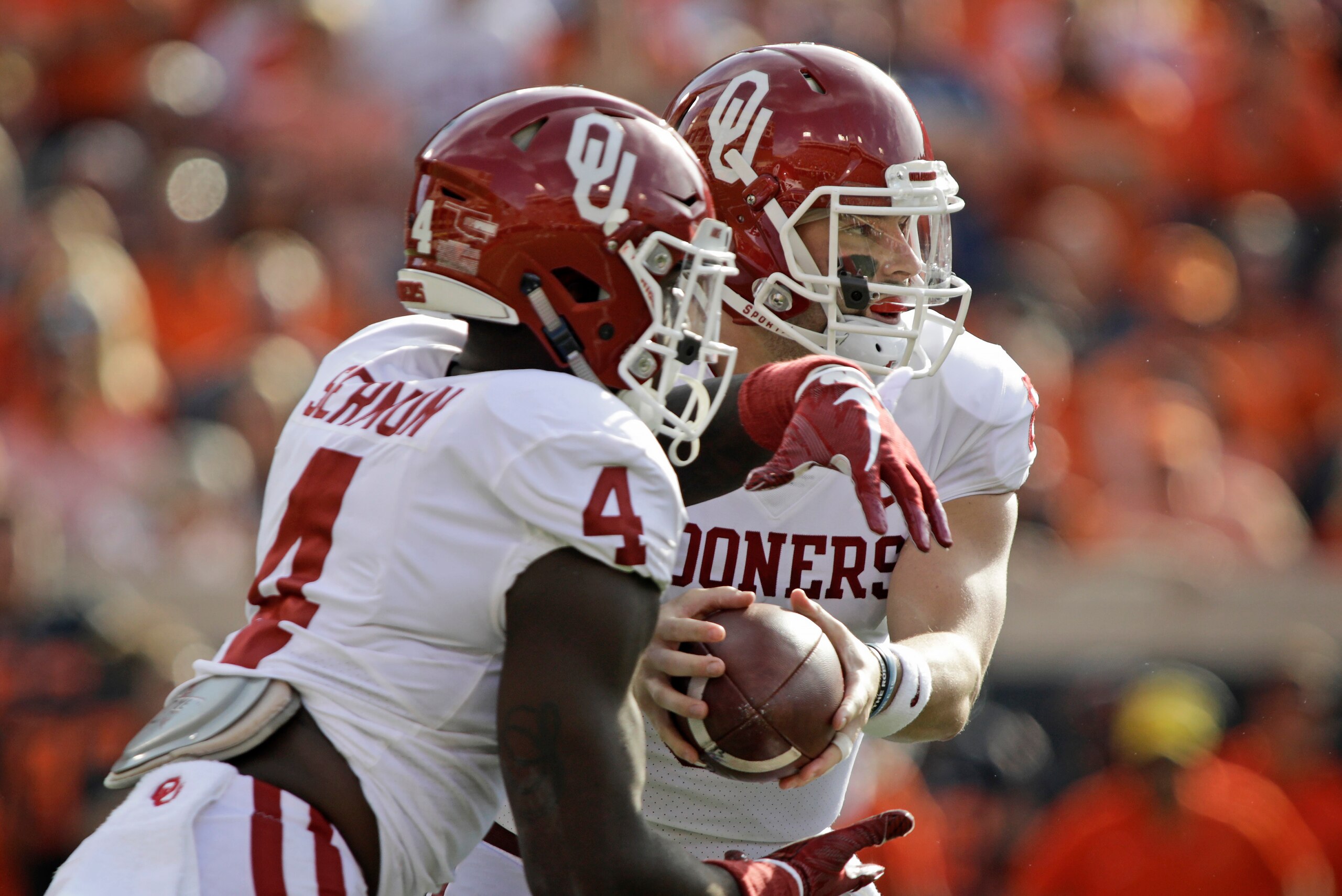 STILLWATER, OK - NOVEMBER 04: Quarterback Baker Mayfield #6 fake hands off to running back Trey Sermon #4 of the Oklahoma Sooners at Boone Pickens Stadium on November 4, 2017 in Stillwater, Oklahoma. Oklahoma defeated Oklahoma State 62-52.  (Photo by Bret