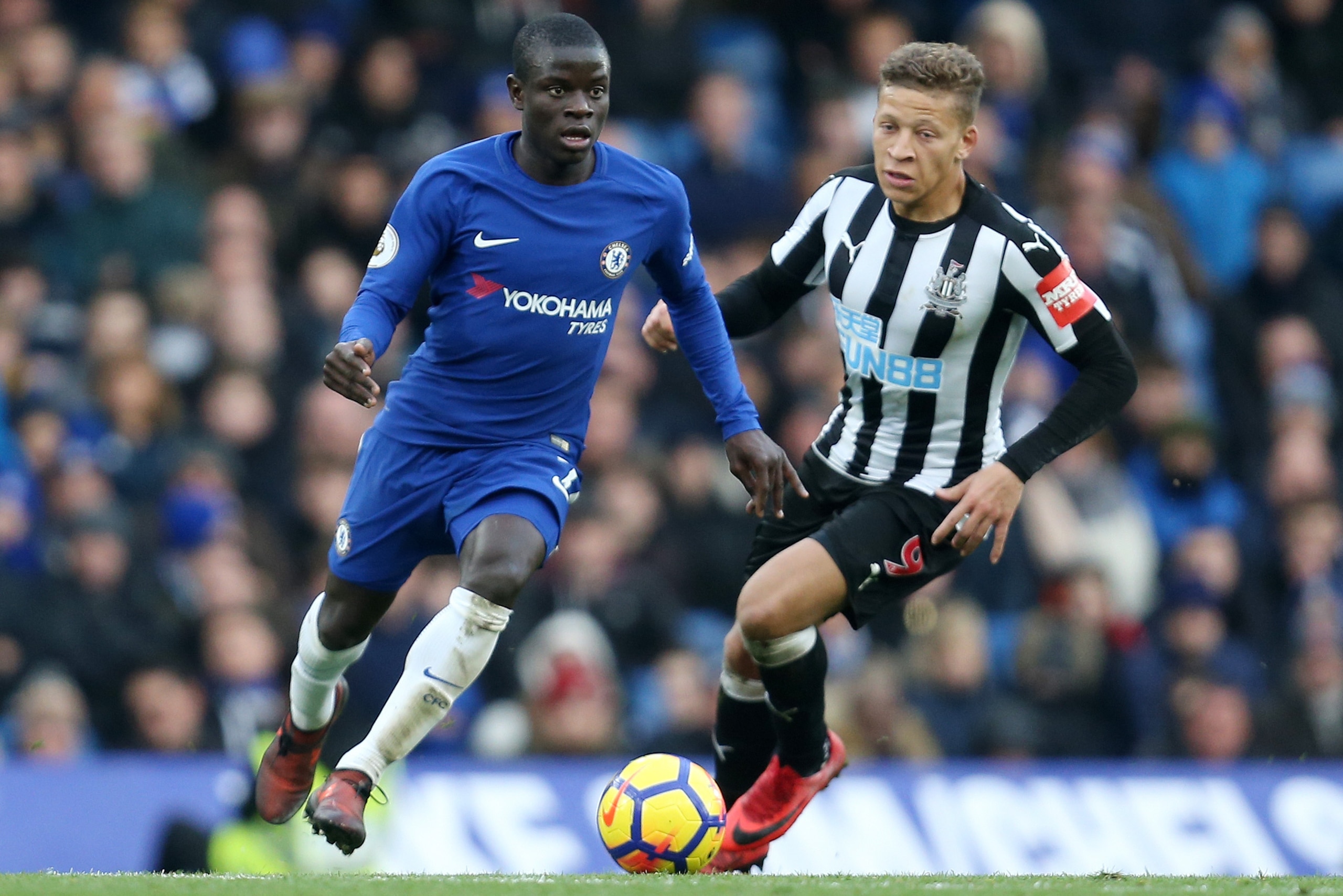 LONDON, ENGLAND - DECEMBER 02: N'Golo Kante of Chelsea and Dwight Gayle of Newcastle United during the Premier League match between Chelsea and Newcastle United at Stamford Bridge on December 2, 2017 in London, England. (Photo by James Baylis - AMA/Getty 