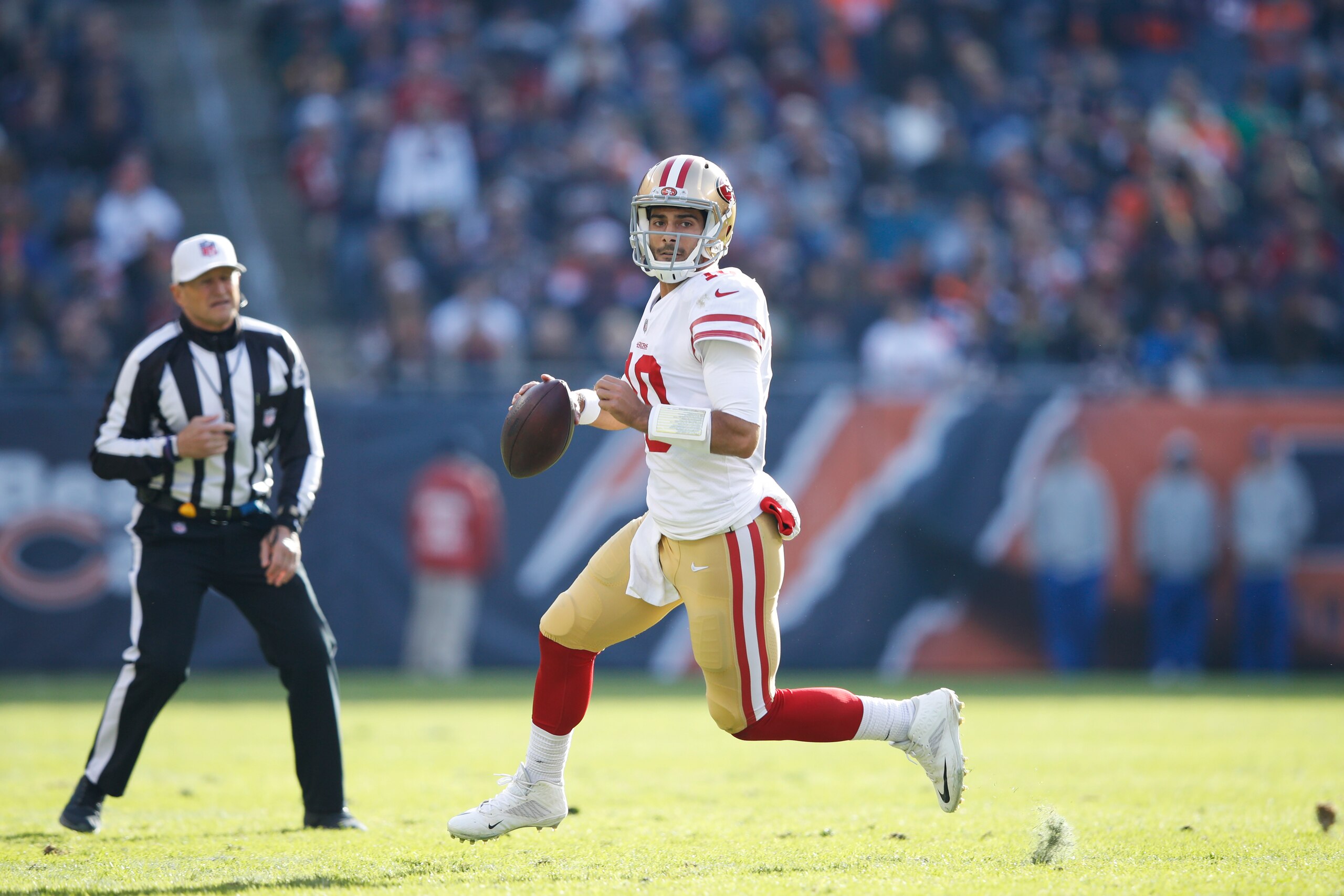 CHICAGO, IL - DECEMBER 03: Jimmy Garoppolo #10 of the San Francisco 49ers looks to pass against the Chicago Bears during a game at Soldier Field on December 3, 2017 in Chicago, Illinois. The 49ers won 15-14. (Photo by Joe Robbins/Getty Images)