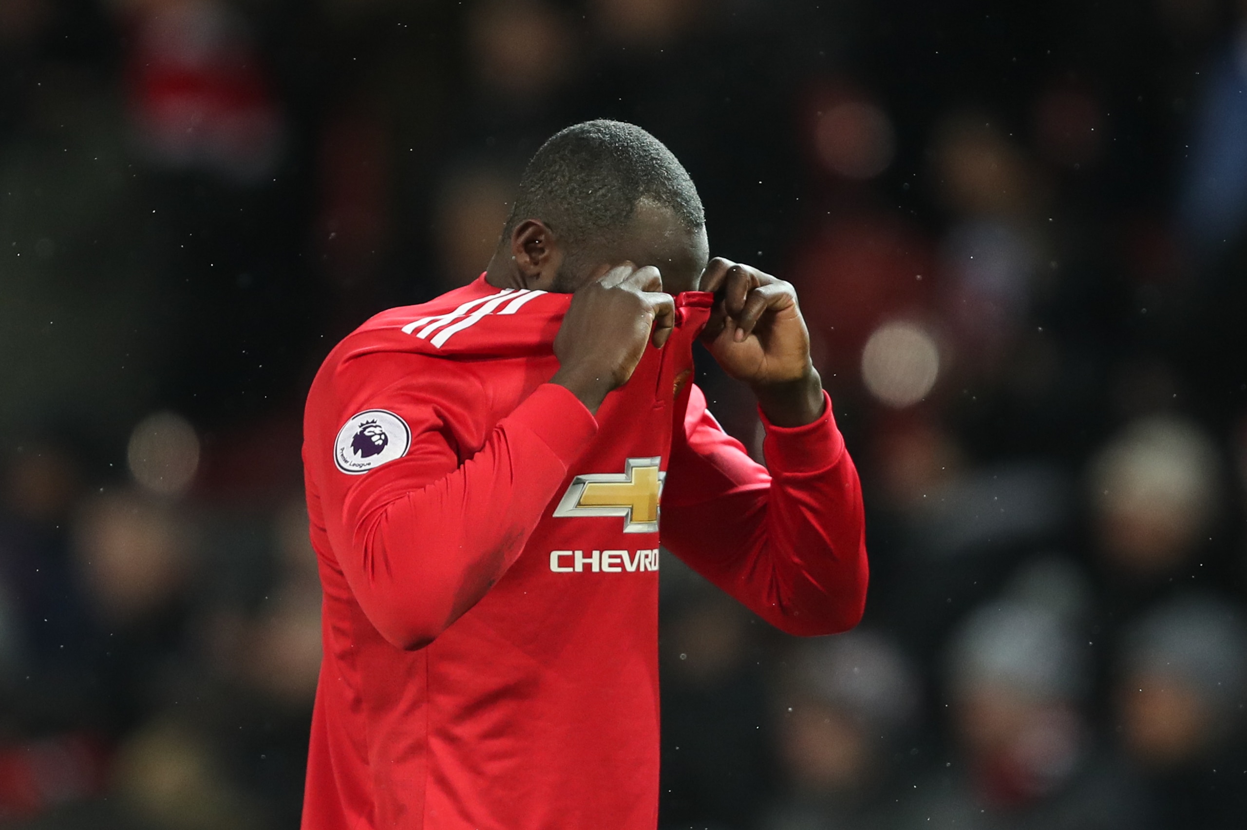 MANCHESTER, ENGLAND - DECEMBER 10: Romelu Lukaku of Manchester United reacts at full time during the Premier League match between Manchester United and Manchester City at Old Trafford on December 10, 2017 in Manchester, England. (Photo by Robbie Jay Barra