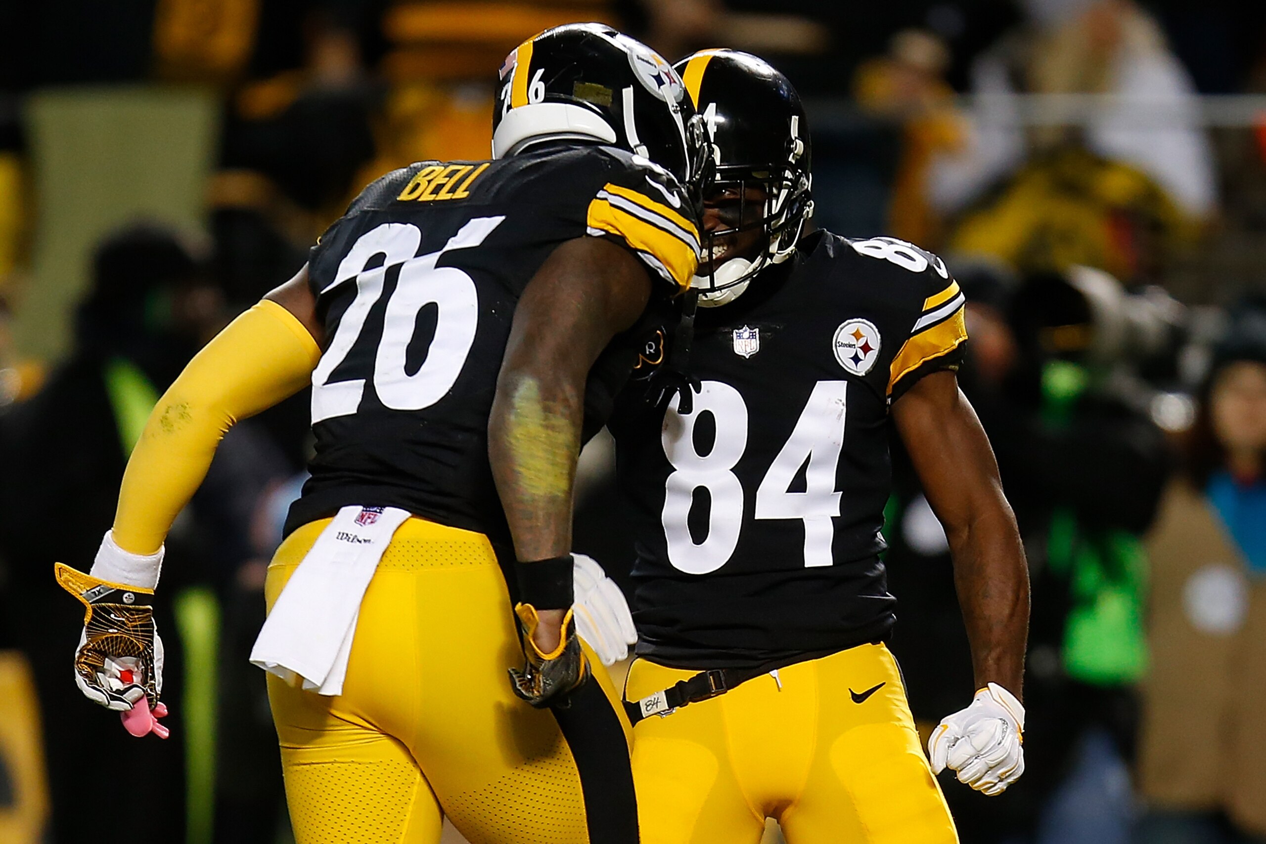 PITTSBURGH, PA - DECEMBER 10: Le'Veon Bell #26 of the Pittsburgh Steelers celebrates with Antonio Brown #84 after a 20 yard touchdown reception in the first quarter during the game against the Baltimore Ravens at Heinz Field on December 10, 2017 in Pittsb