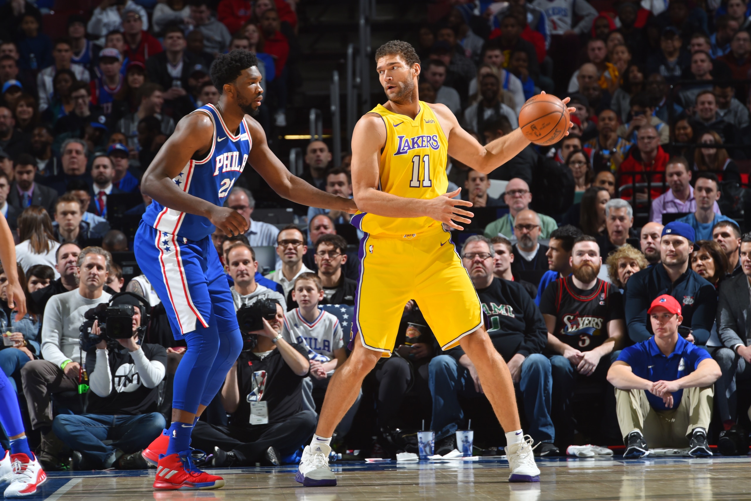 PHILADELPHIA, PA - DECEMBER 7:  Brook Lopez #11 of the Los Angeles Lakers handles the ball during the game against the Philadelphia 76ers on December 7, 2017 at Wells Fargo Center in Philadelphia, Pennsylvania. NOTE TO USER: User expressly acknowledges an