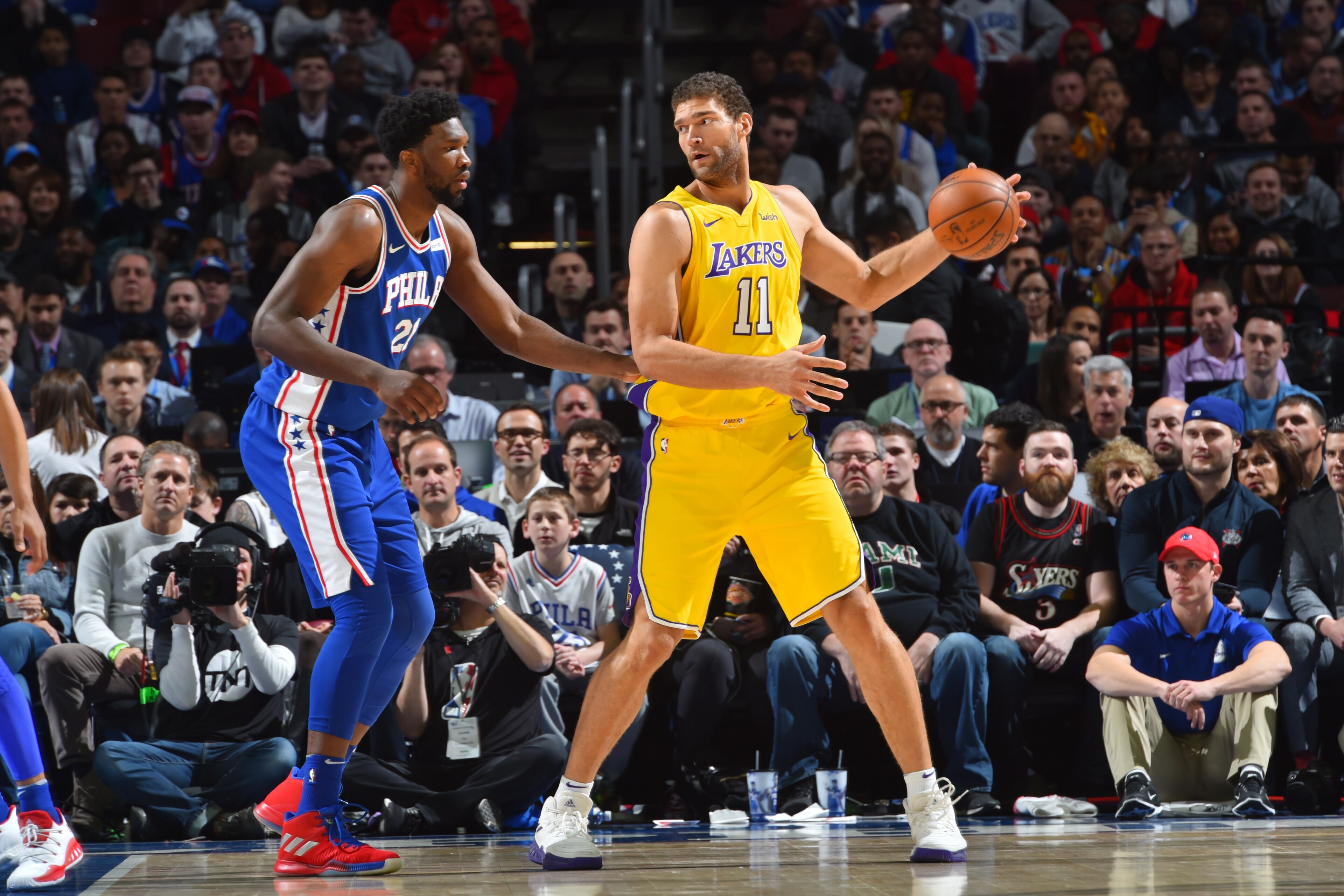 PHILADELPHIA, PA - DECEMBER 7:  Brook Lopez #11 of the Los Angeles Lakers handles the ball during the game against the Philadelphia 76ers on December 7, 2017 at Wells Fargo Center in Philadelphia, Pennsylvania. NOTE TO USER: User expressly acknowledges an