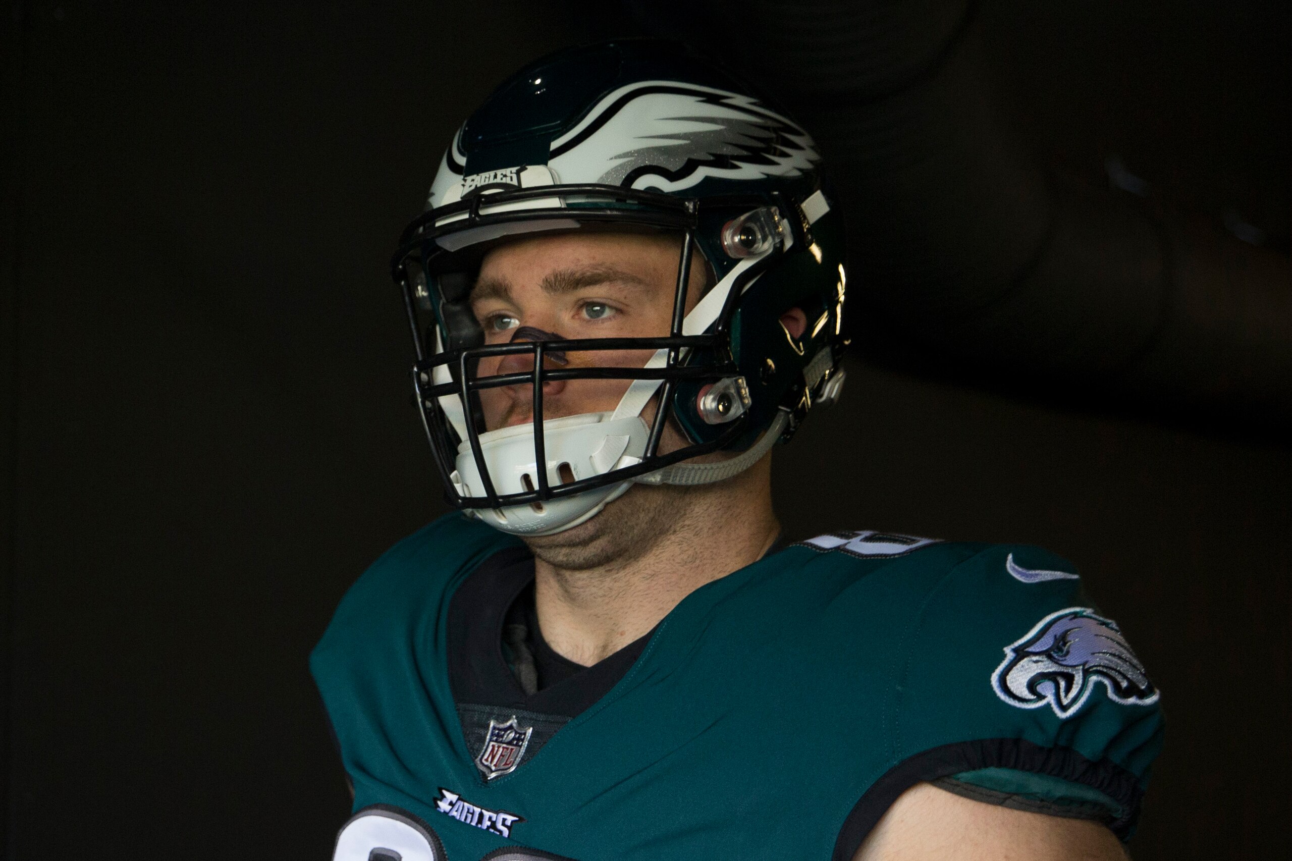 PHILADELPHIA, PA - NOVEMBER 26: Zach Ertz #86 of the Philadelphia Eagles walks onto the field prior to the game against the Chicago Bears at Lincoln Financial Field on November 26, 2017 in Philadelphia, Pennsylvania. (Photo by Mitchell Leff/Getty Images)