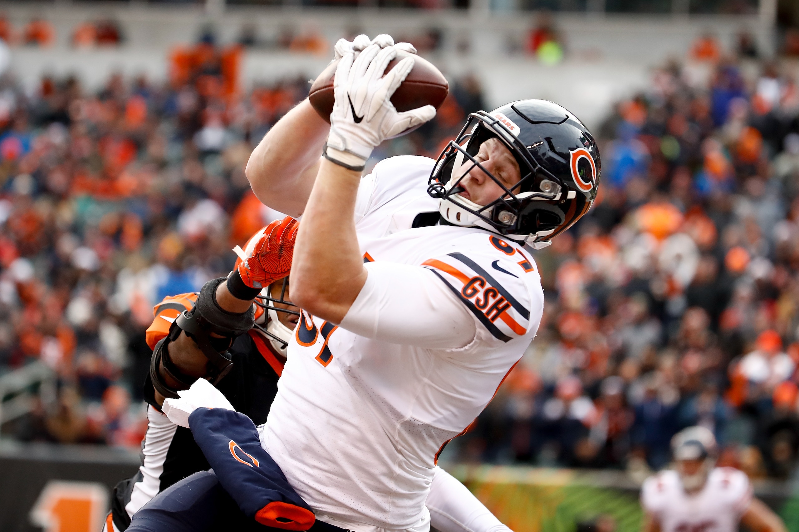 CINCINNATI, OH - DECEMBER 10:  Adam Shaheen #87 of the Chicago Bears catches a touchdown pass in the end zone against the Cincinnati Bengals during the second half at Paul Brown Stadium on December 10, 2017 in Cincinnati, Ohio.  (Photo by Andy Lyons/Getty