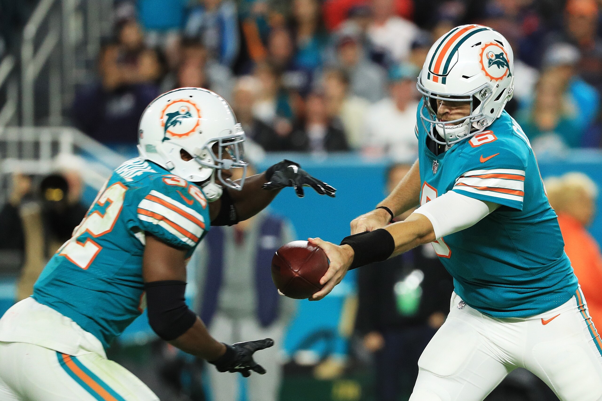 MIAMI GARDENS, FL - DECEMBER 11:   Jay Cutler #6 of the Miami Dolphins hands off to  Kenyan Drake #32 in the third quarter against the New England Patriots at Hard Rock Stadium on December 11, 2017 in Miami Gardens, Florida.  (Photo by Mike Ehrmann/Getty 