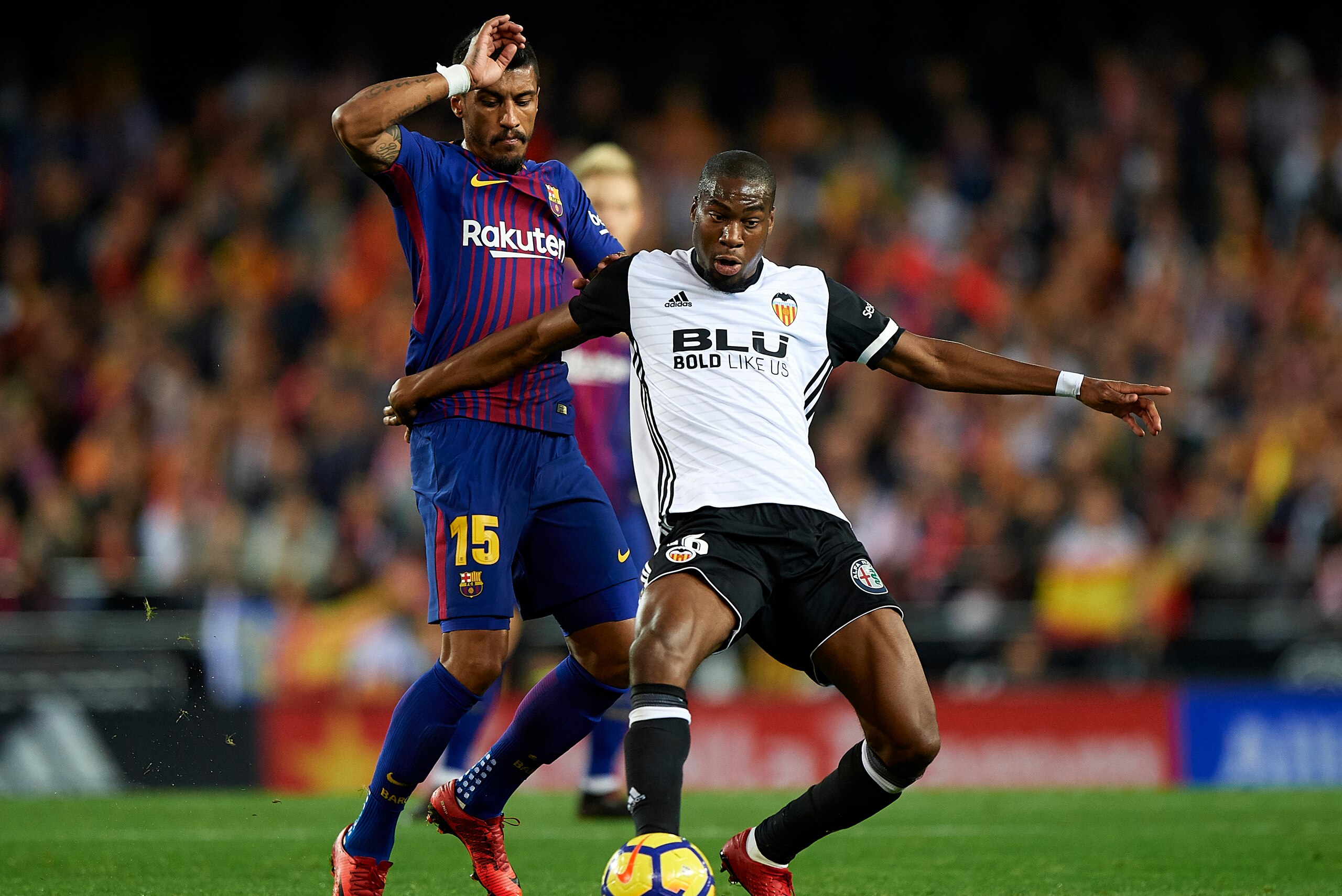 VALENCIA, SPAIN - NOVEMBER 26:  Geoffrey Kondogbia of Valencia competes for the ball with Paulinho (L) of Barcelona during the La Liga match between Valencia and Barcelona at Estadio Mestalla on November 26, 2017 in Valencia, Spain.  (Photo by Fotopress/G