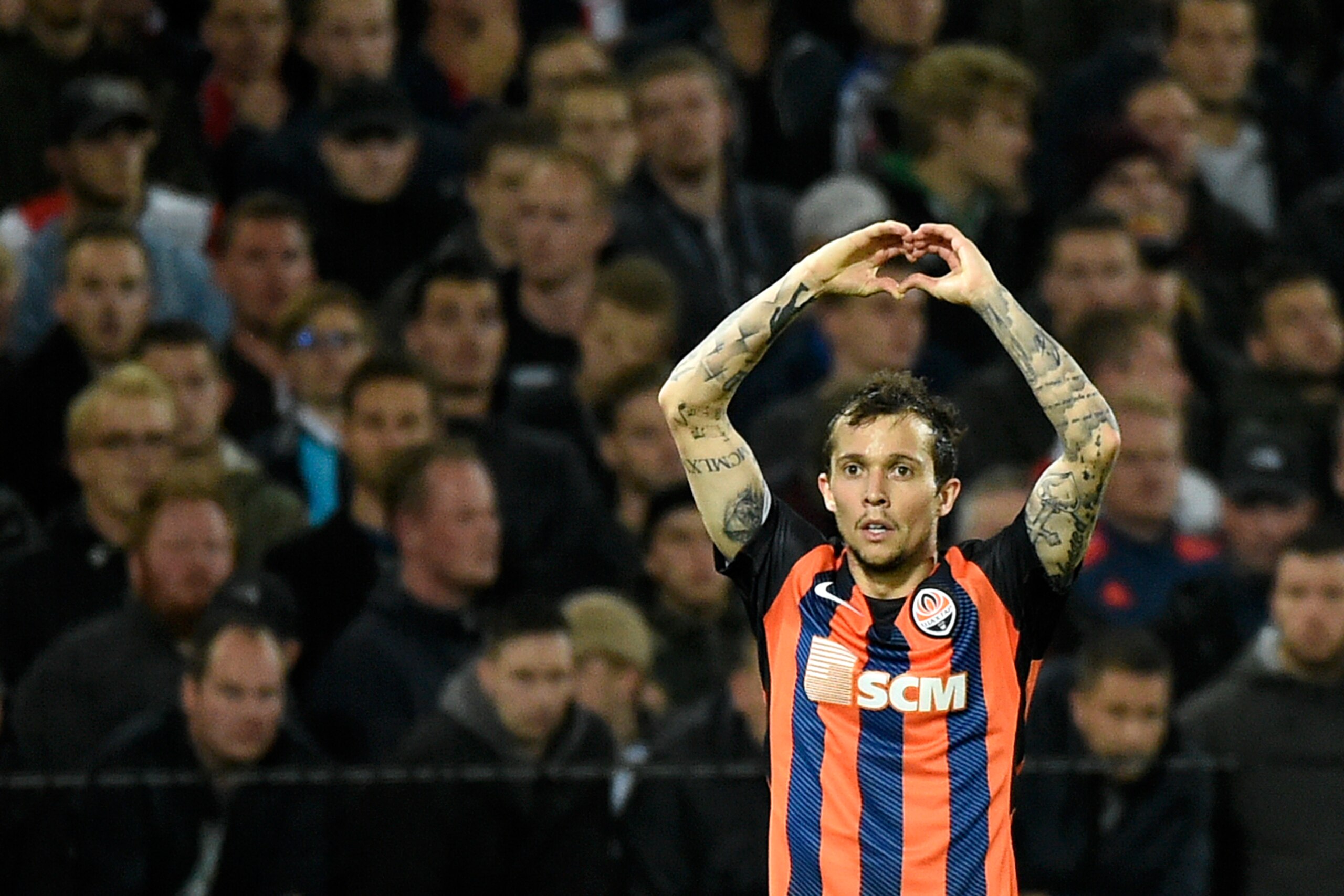 Shakhtar's midfielder Bernard celebrates after scoring a goal during the UEFA European Champions League Group F football match between Feyenoord and Shakhtar Donesk in Rotterdam on October 17, 2017. / AFP PHOTO / JOHN THYS        (Photo credit should read