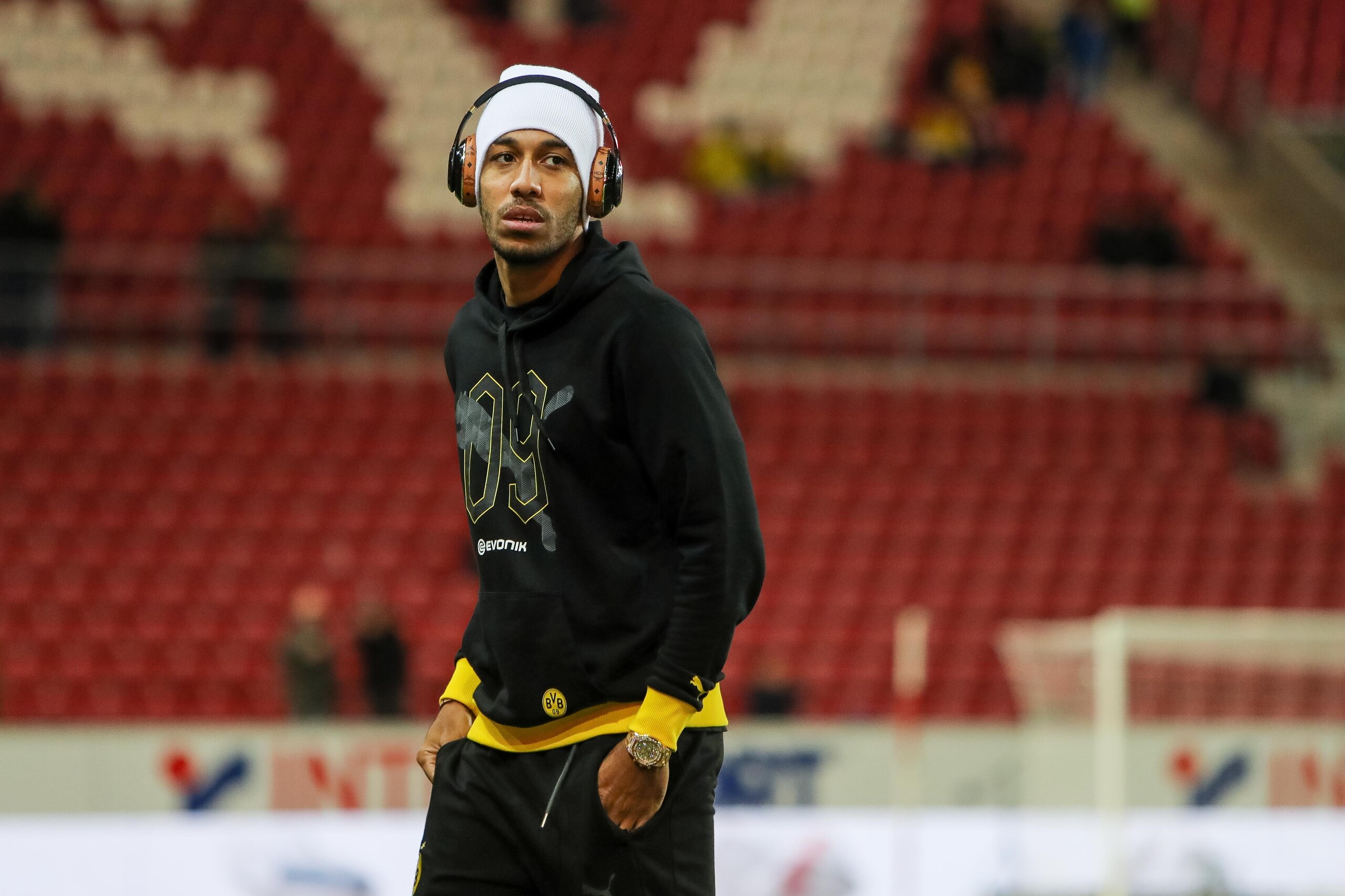 MAINZ, GERMANY - DECEMBER 12: Pierre-Emerick Aubameyang of Dortmund looks on prior to the Bundesliga match between 1. FSV Mainz 05 and Borussia Dortmund at Opel Arena on December 12, 2017 in Mainz, Germany. (Photo by TF-Images/TF-Images via Getty Images) MAINZ, GERMANY - DECEMBER 12: Pierre-Emerick Aubameyang of Dortmund looks on prior to the Bundesliga match between 1. FSV Mainz 05 and Borussia Dortmund at Opel Arena on December 12, 2017 in Mainz, Germany. (Photo by TF-Images/TF-Images via Getty Images)