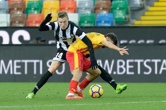 UDINE, ITALY - DECEMBER 10: Jakub Jankto (L) of Udinese Calcio competes with Marco D'Alessandro of Benevento Calcio during the Serie A match between Udinese Calcio and Benevento Calcio at Stadio Friuli on December 10, 2017 in Udine, Italy. (Photo by Dino UDINE, ITALY - DECEMBER 10: Jakub Jankto (L) of Udinese Calcio competes with Marco D'Alessandro of Benevento Calcio during the Serie A match between Udinese Calcio and Benevento Calcio at Stadio Friuli on December 10, 2017 in Udine, Italy. (Photo by Dino