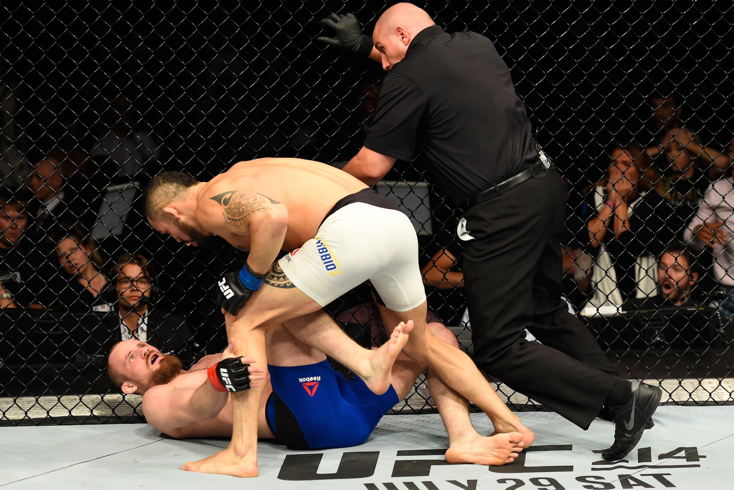 GLASGOW, SCOTLAND - JULY 16:  (R-L) Santiago Ponzinibbio of Argentina punches Gunnar Nelson of Iceland in their welterweight bout during the UFC Fight Night event at the SSE Hydro Arena Glasgow on July 16, 2017 in Glasgow, Scotland. (Photo by Josh Hedges/