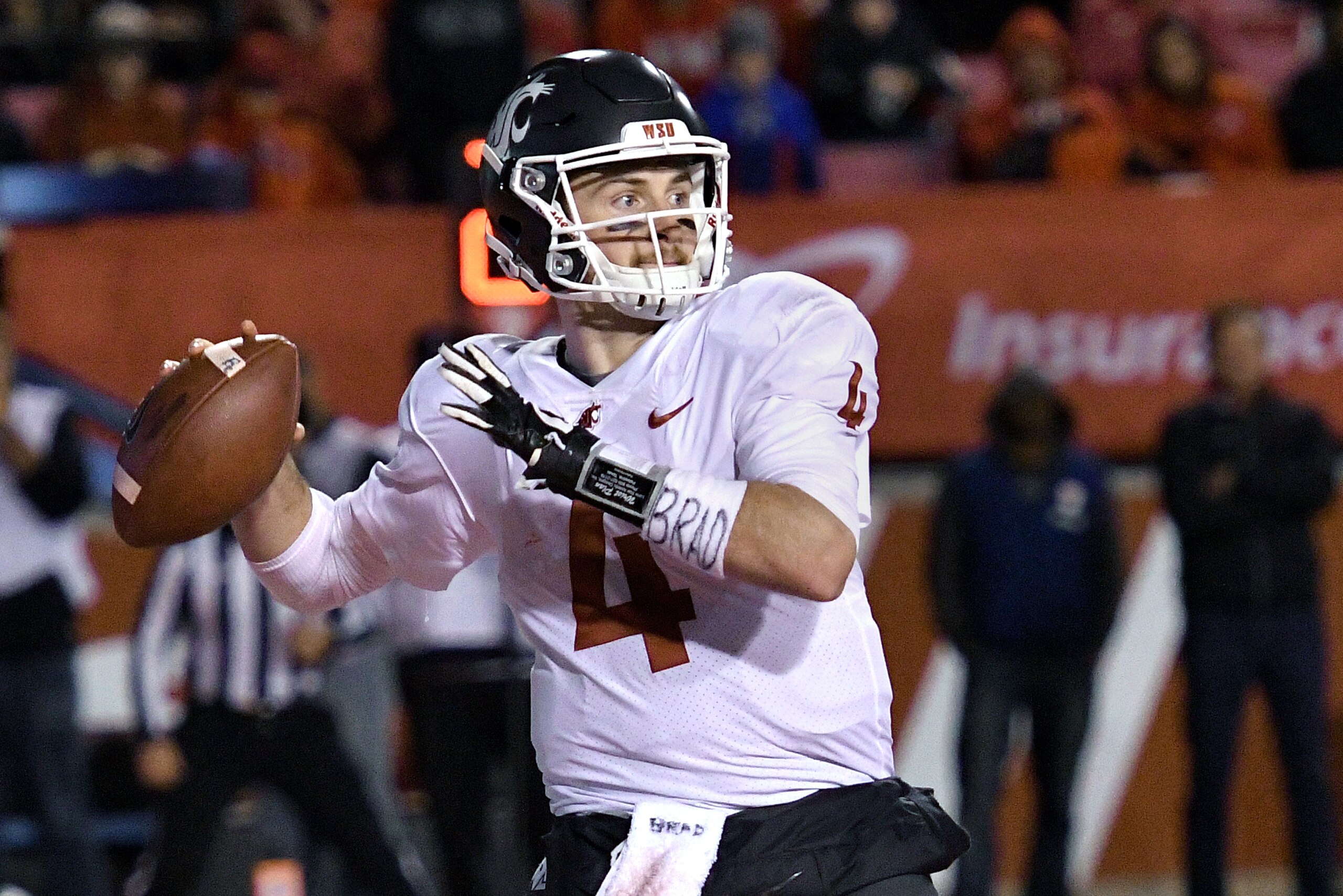 SALT LAKE CITY, UT - NOVEMBER 11: Quarterback Luke Falk #4 of the Washington State Cougars looks to pass the ball during their game against the Utah Utes at Rice-Eccles Stadium on November 11, 2017 in Salt Lake City, Utah. (Photo by Gene Sweeney Jr/Getty 