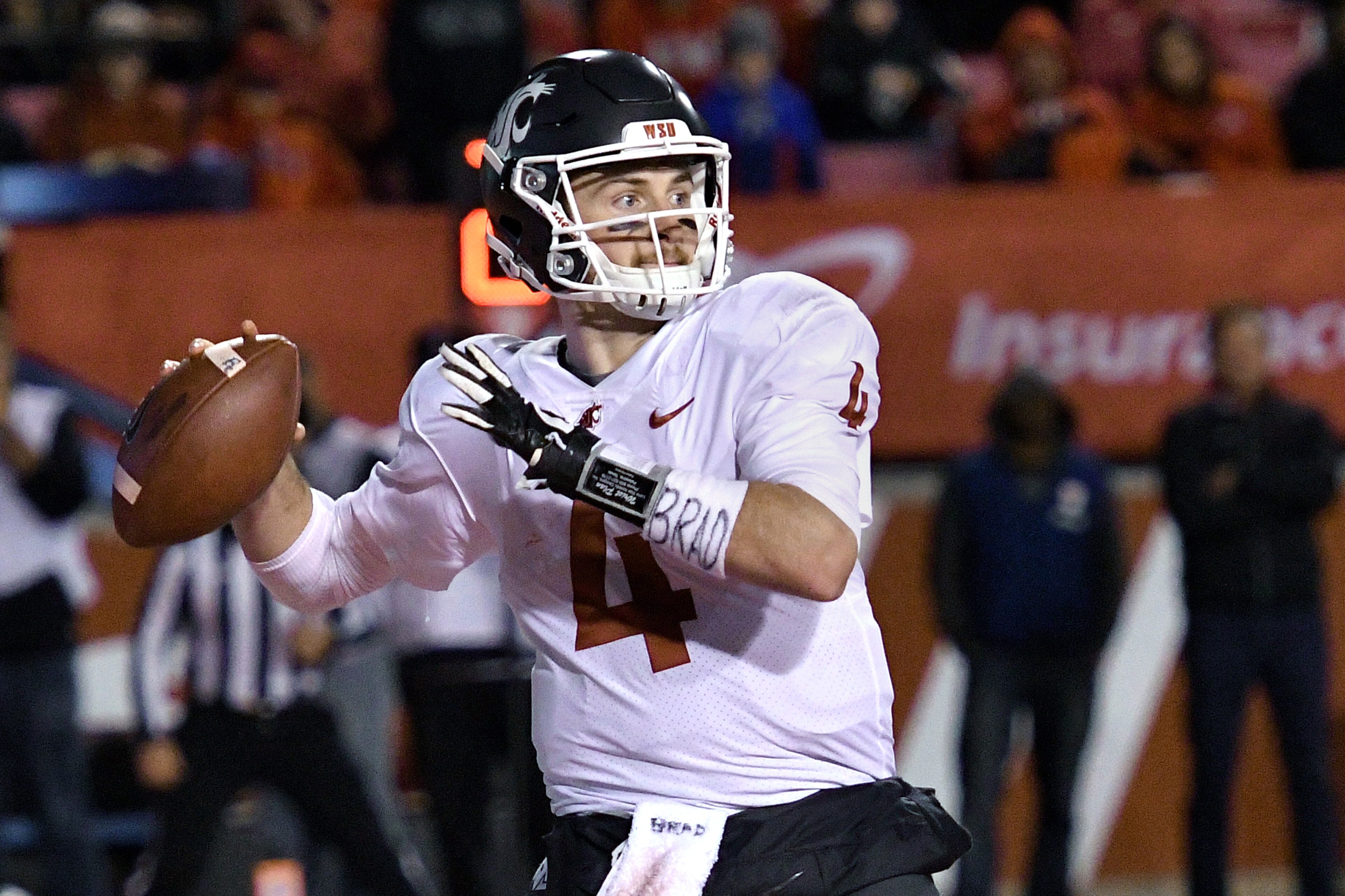 SALT LAKE CITY, UT - NOVEMBER 11: Quarterback Luke Falk #4 of the Washington State Cougars looks to pass the ball during their game against the Utah Utes at Rice-Eccles Stadium on November 11, 2017 in Salt Lake City, Utah. (Photo by Gene Sweeney Jr/Getty 