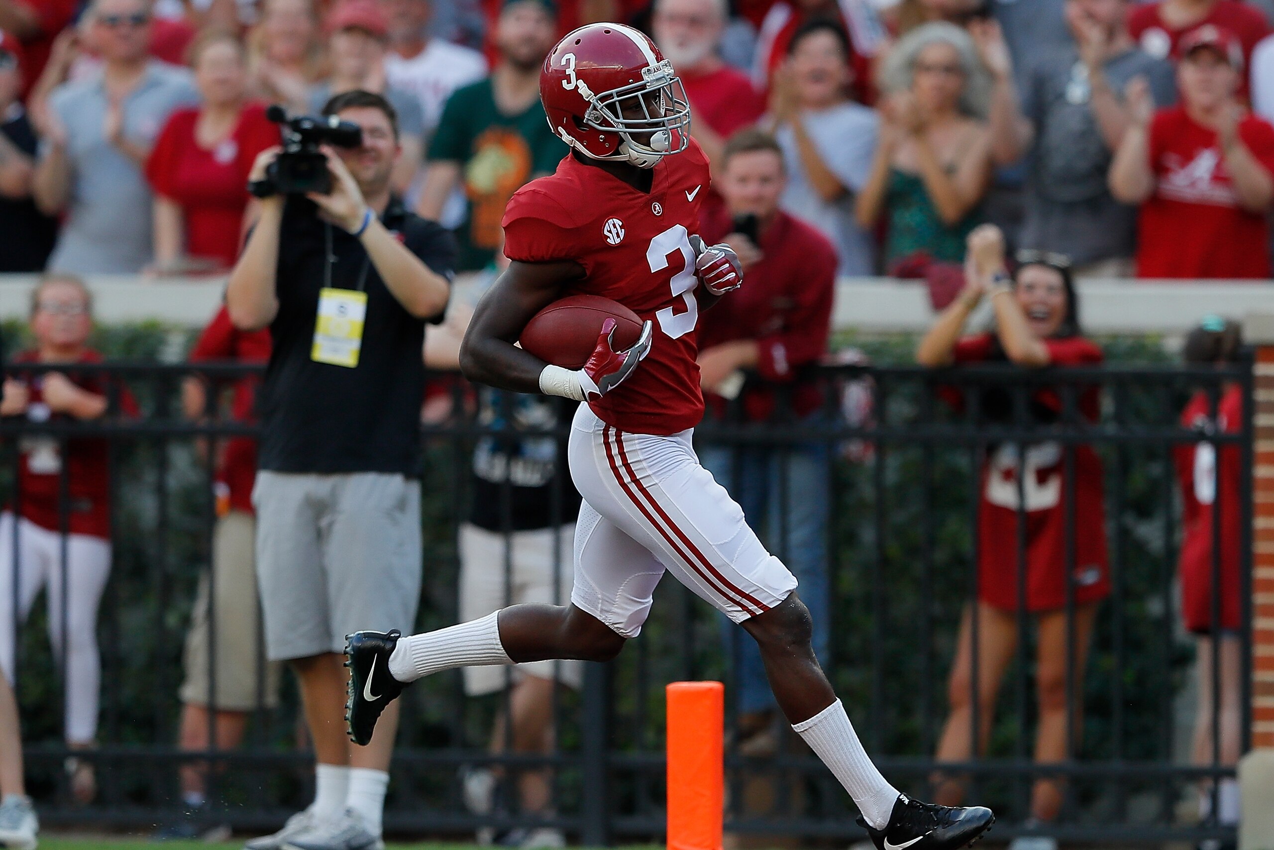 TUSCALOOSA, AL - SEPTEMBER 16:  Calvin Ridley #3 of the Alabama Crimson Tide rushes in for a touchdown against the Colorado State Rams at Bryant-Denny Stadium on September 16, 2017 in Tuscaloosa, Alabama.  (Photo by Kevin C. Cox/Getty Images)