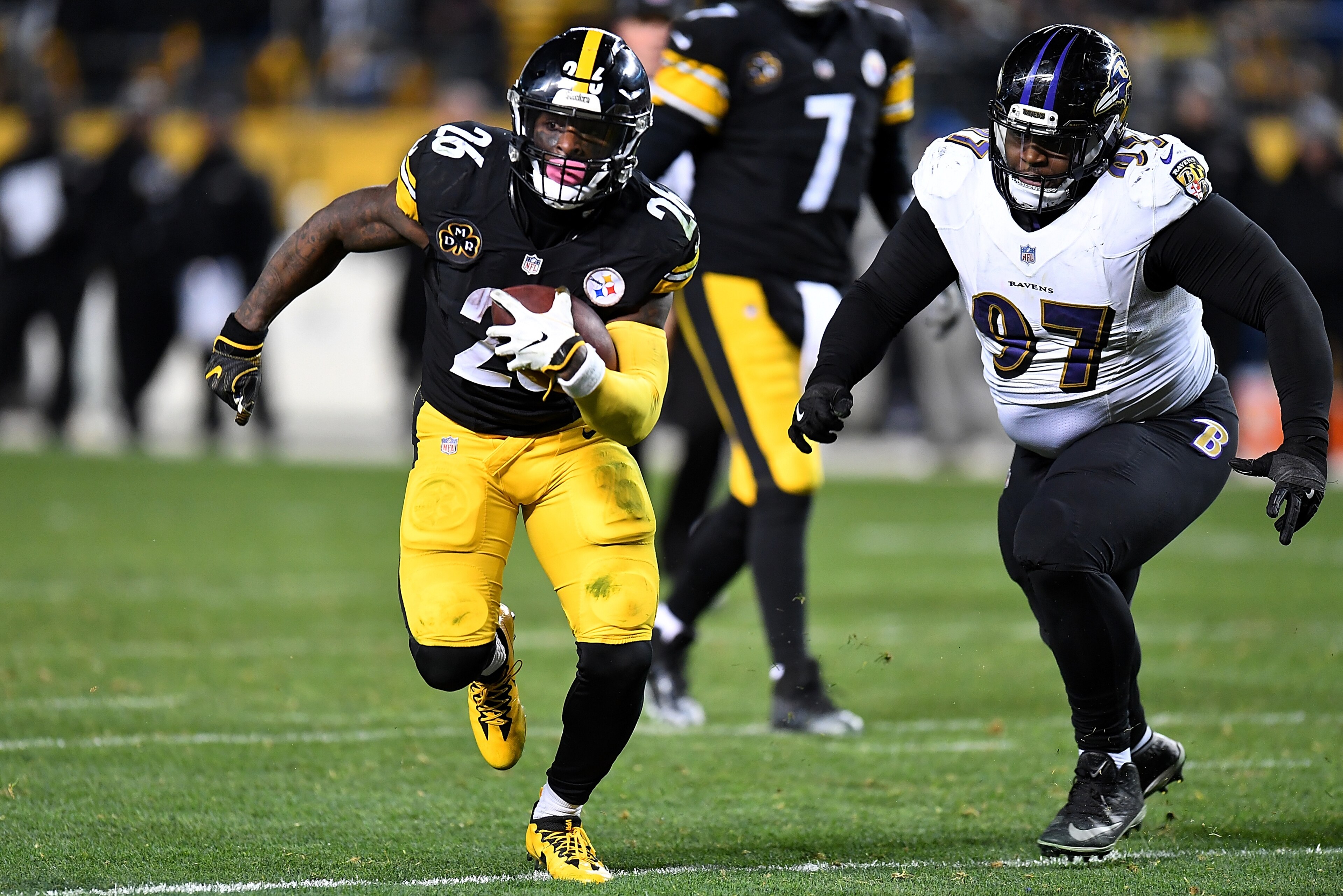 PITTSBURGH, PA - DECEMBER 10: Le'Veon Bell #26 of the Pittsburgh Steelers carries the ball against Michael Pierce #97 of the Baltimore Ravens in the second half during the game at Heinz Field on December 10, 2017 in Pittsburgh, Pennsylvania. (Photo by Joe PITTSBURGH, PA - DECEMBER 10: Le'Veon Bell #26 of the Pittsburgh Steelers carries the ball against Michael Pierce #97 of the Baltimore Ravens in the second half during the game at Heinz Field on December 10, 2017 in Pittsburgh, Pennsylvania. (Photo by Joe