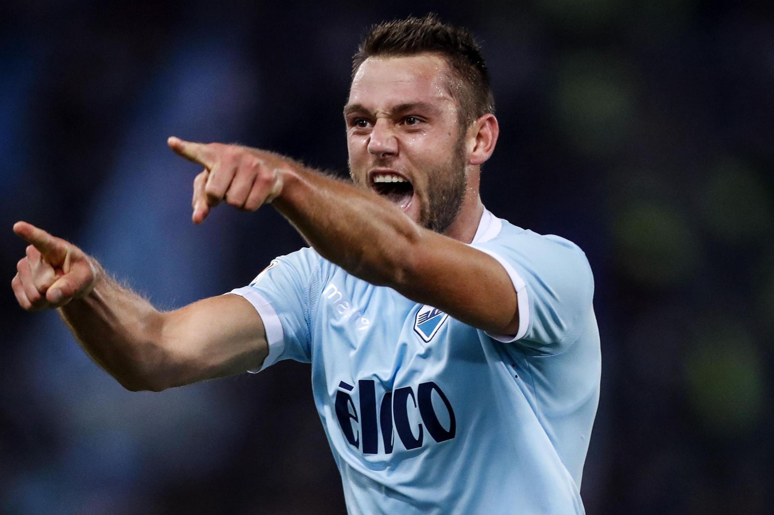 Stefan de Vrij appears in a stalemate with Lazio over a new contract.