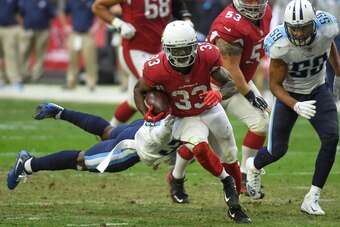 GLENDALE, AZ - DECEMBER 10:  Kerwynn Williams #33 of the Arizona Cardinals rushes the football in the second half against the Tennessee Titans at University of Phoenix Stadium on December 10, 2017 in Glendale, Arizona.  (Photo by Norm Hall/Getty Images)
