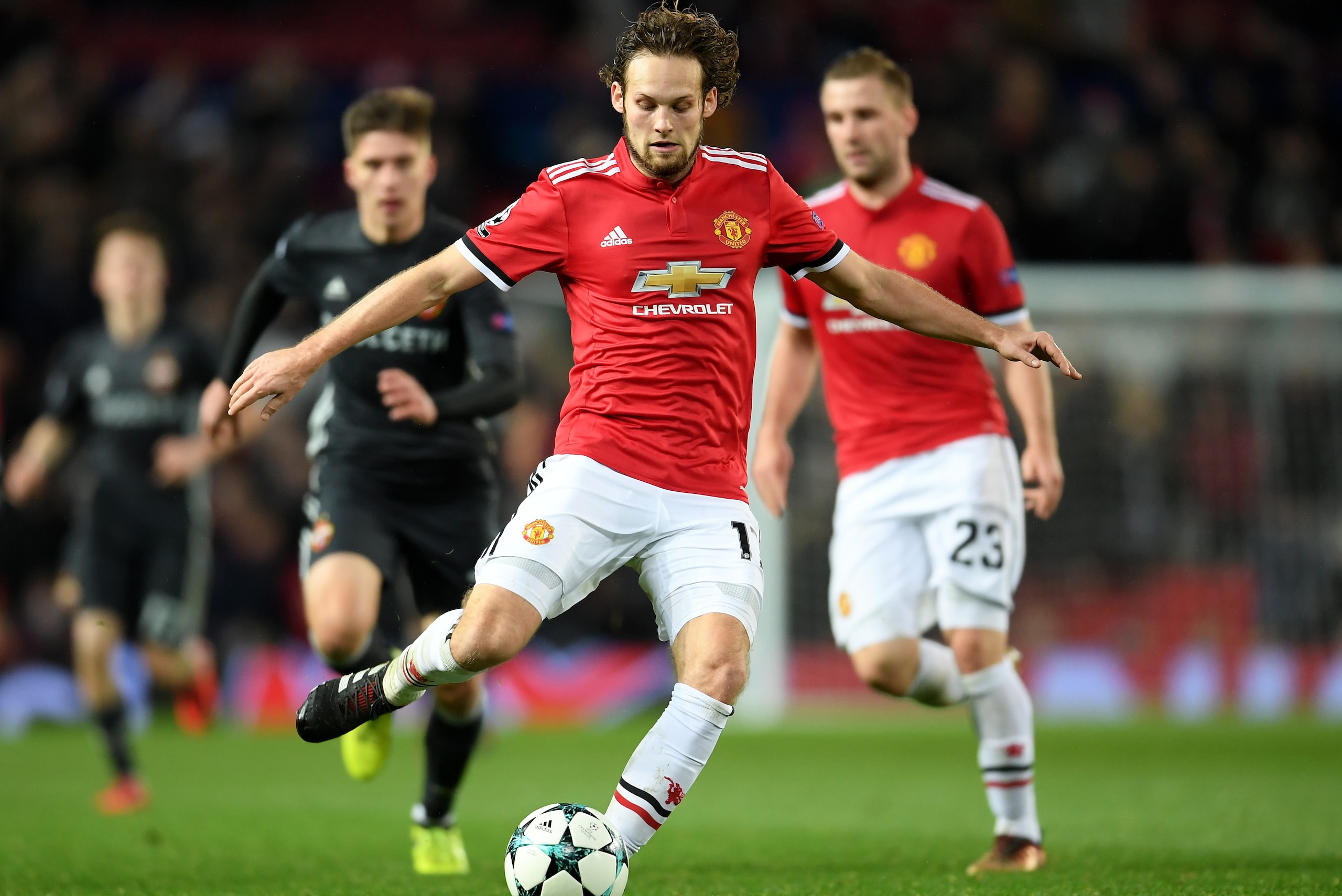 MANCHESTER, ENGLAND - DECEMBER 05: Daley Blind of Manchester United passes the ball during the UEFA Champions League group A match between Manchester United and CSKA Moskva at Old Trafford on December 5, 2017 in Manchester, United Kingdom. (Photo by Laur MANCHESTER, ENGLAND - DECEMBER 05: Daley Blind of Manchester United passes the ball during the UEFA Champions League group A match between Manchester United and CSKA Moskva at Old Trafford on December 5, 2017 in Manchester, United Kingdom. (Photo by Laur