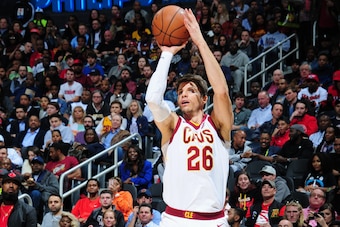 ATLANTA, GA - NOVEMBER 30:  Kyle Korver #26 of the Cleveland Cavaliers shoots the ball against the Atlanta Hawks on November 30, 2017 at Philips Arena in Atlanta, Georgia.  NOTE TO USER: User expressly acknowledges and agrees that, by downloading and/or u