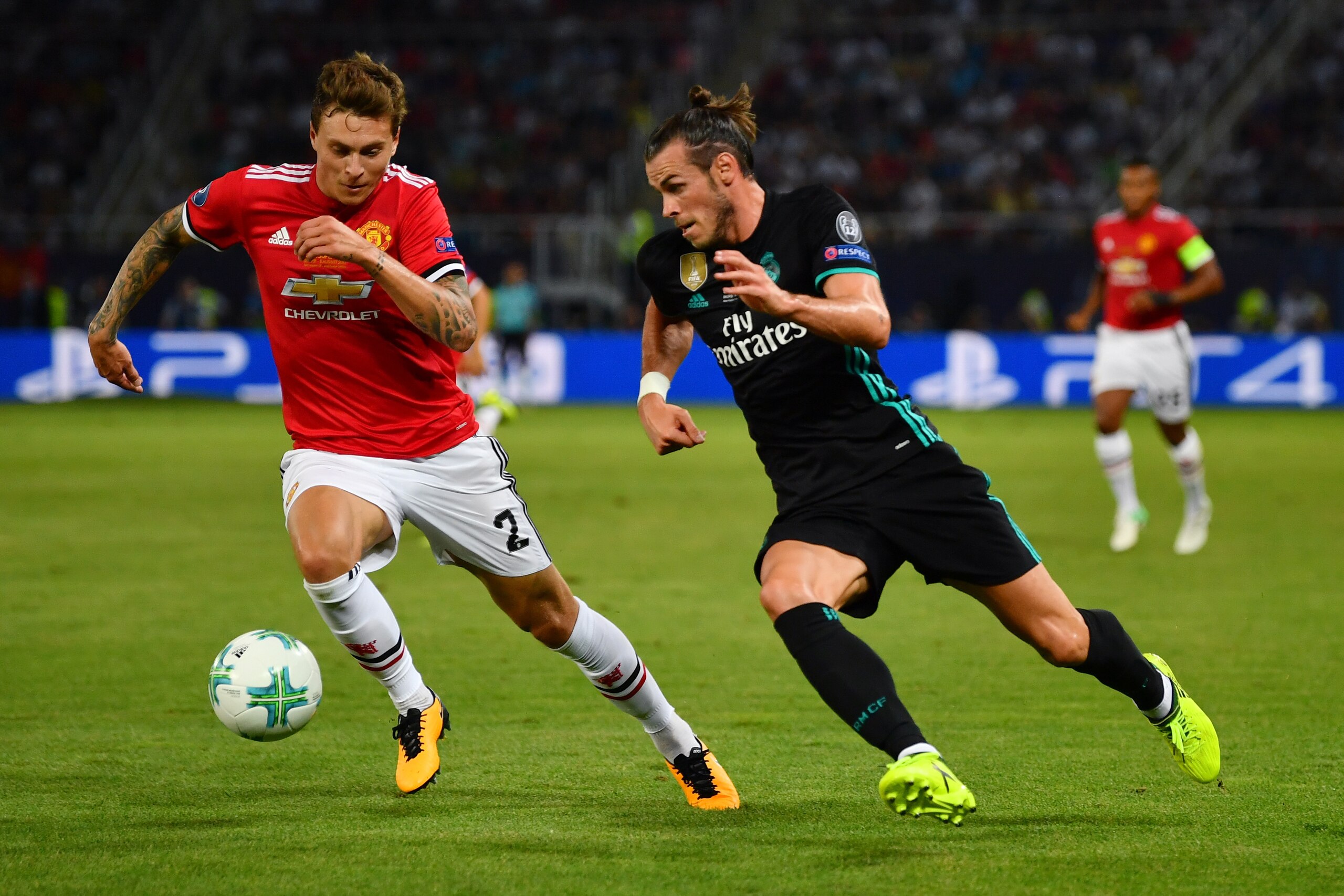 SKOPJE, MACEDONIA - AUGUST 08: Gareth Bale of Real Madrid attempts to get past Victor Lindelof of Manchester United during the UEFA Super Cup final between Real Madrid and Manchester United at the Philip II Arena on August 8, 2017 in Skopje, Macedonia.  (