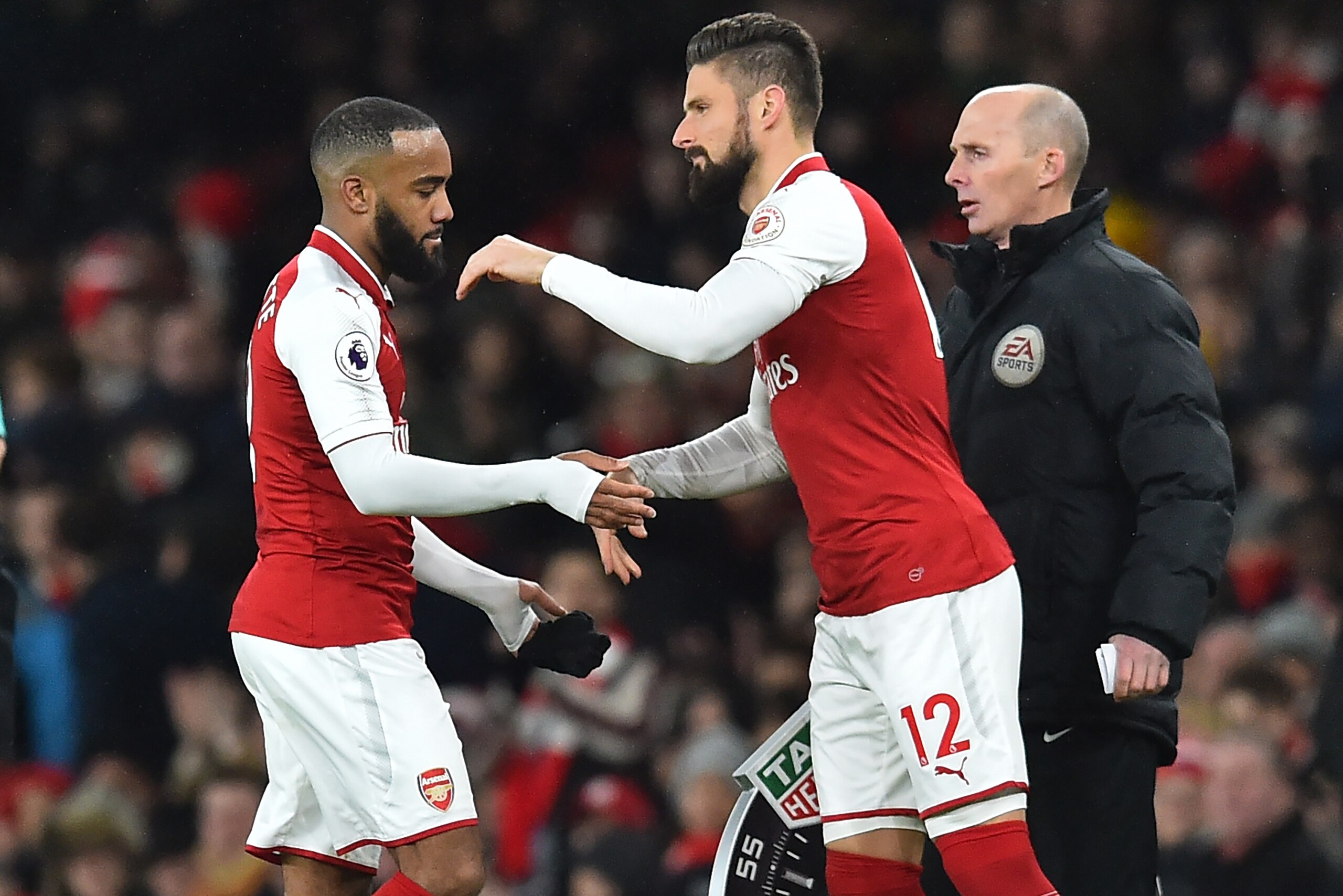 Arsenal's French striker Alexandre Lacazette (L) is substituted for Arsenal's French striker Olivier Giroud during the English Premier League football match between Arsenal and Newcastle United at the Emirates Stadium in London on December 16, 2017. / AF Arsenal's French striker Alexandre Lacazette (L) is substituted for Arsenal's French striker Olivier Giroud during the English Premier League football match between Arsenal and Newcastle United at the Emirates Stadium in London on December 16, 2017. / AF
