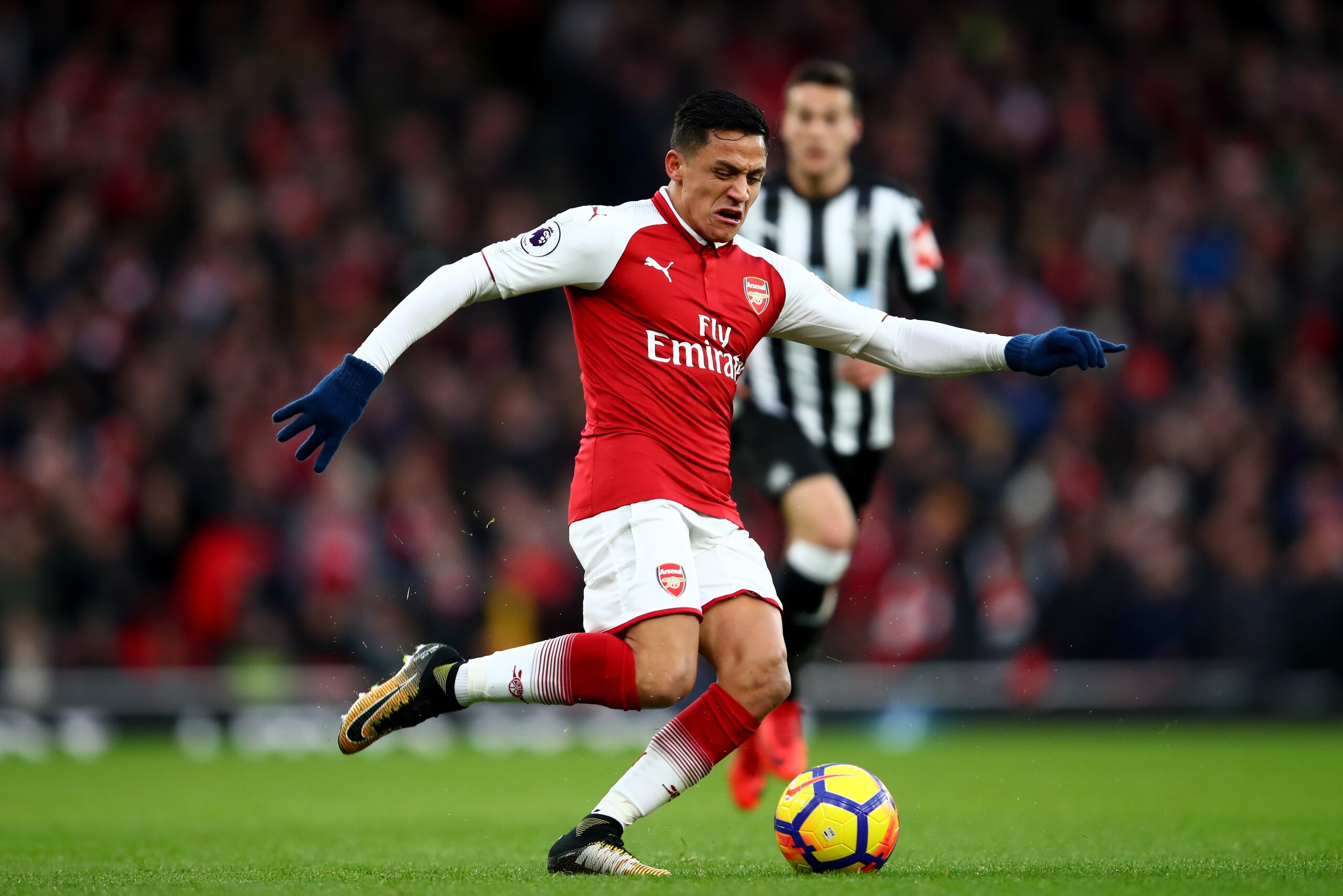 LONDON, ENGLAND - DECEMBER 16:  Alexis Sanchez of Arsenal in action during the Premier League match between Arsenal and Newcastle United at Emirates Stadium on December 16, 2017 in London, England.  (Photo by Julian Finney/Getty Images)