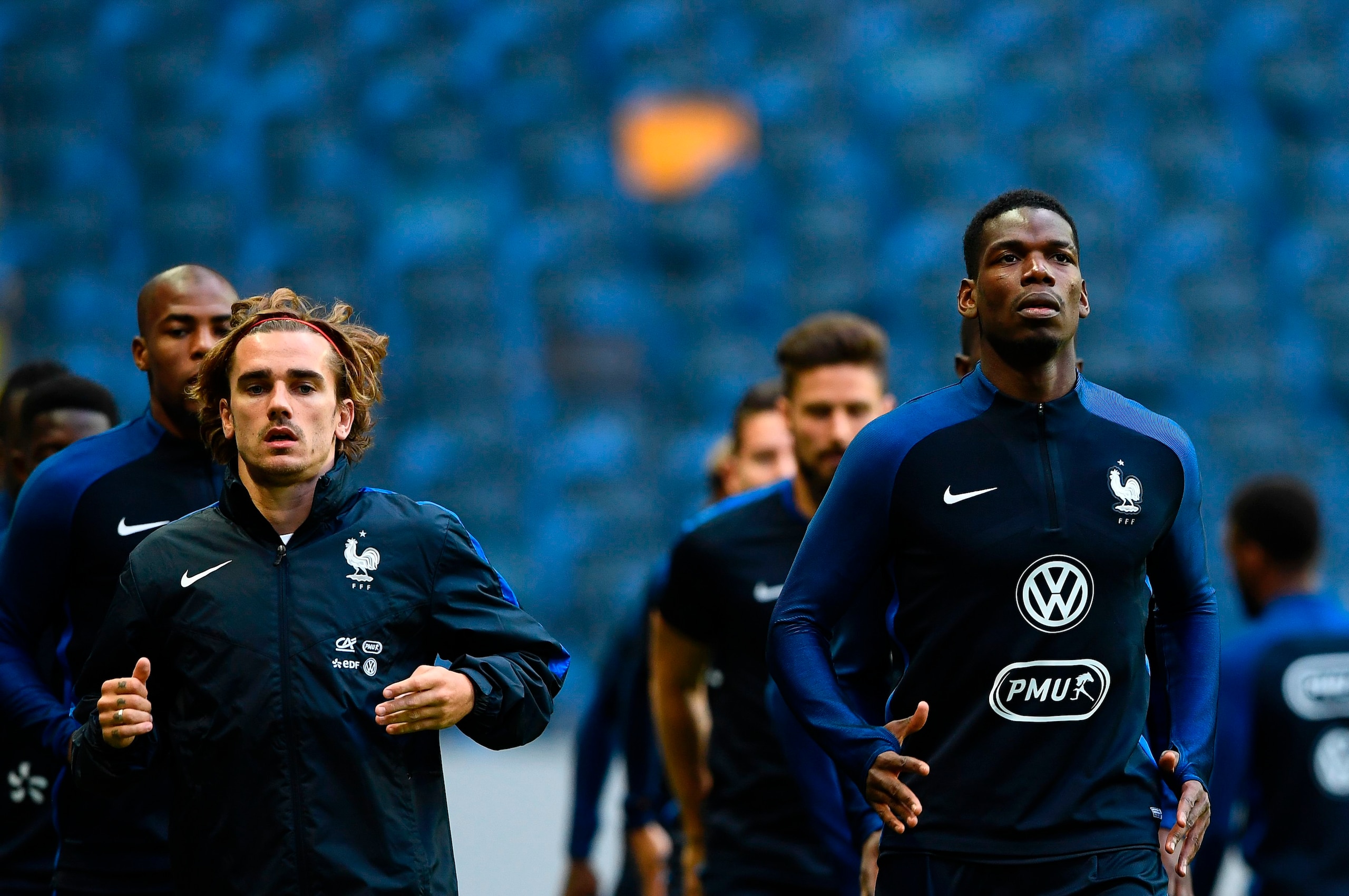 France's forward Antoine Griezmann (L) and midfielder Paul Pogba attends a training session of the French national football team on the eve of the WC 2018 football qualification match between Sweden and France in Solna, on June 8, 2017.  / AFP PHOTO / Jon