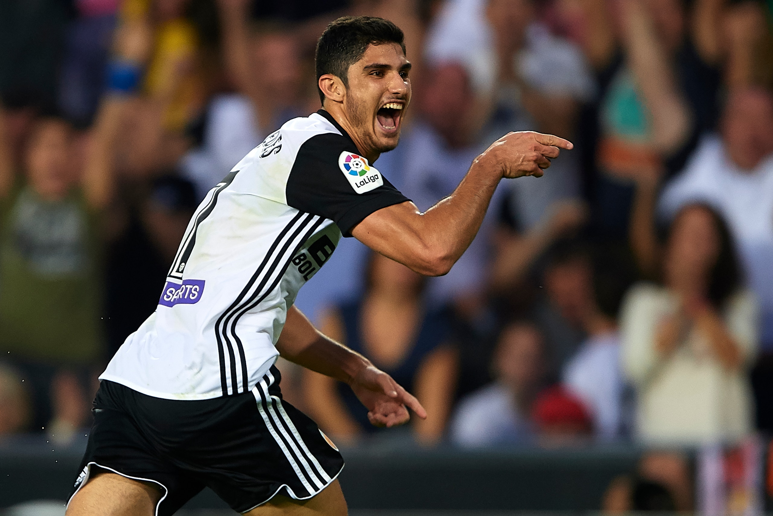 VALENCIA, SPAIN - OCTOBER 21: Goncalo Guedes of Valencia celebrates scoring his team's first goal during the La Liga match between Valencia and Sevilla at Estadio Mestalla on October 21, 2017 in Valencia, Spain. (Photo by Manuel Queimadelos Alonso/Getty VALENCIA, SPAIN - OCTOBER 21: Goncalo Guedes of Valencia celebrates scoring his team's first goal during the La Liga match between Valencia and Sevilla at Estadio Mestalla on October 21, 2017 in Valencia, Spain. (Photo by Manuel Queimadelos Alonso/Getty