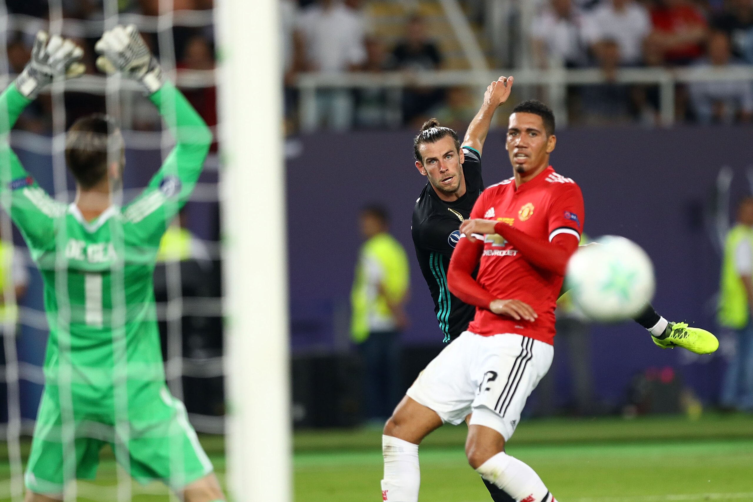 SKOPJE, MACEDONIA - AUGUST 08:  Gareth Bale of Real Madrid in action during the UEFA Super Cup match between Real Madrid and Manchester United on August 8, 2017 in Skopje, Macedonia.  (Photo by Amin Mohammad Jamali/Getty Images)