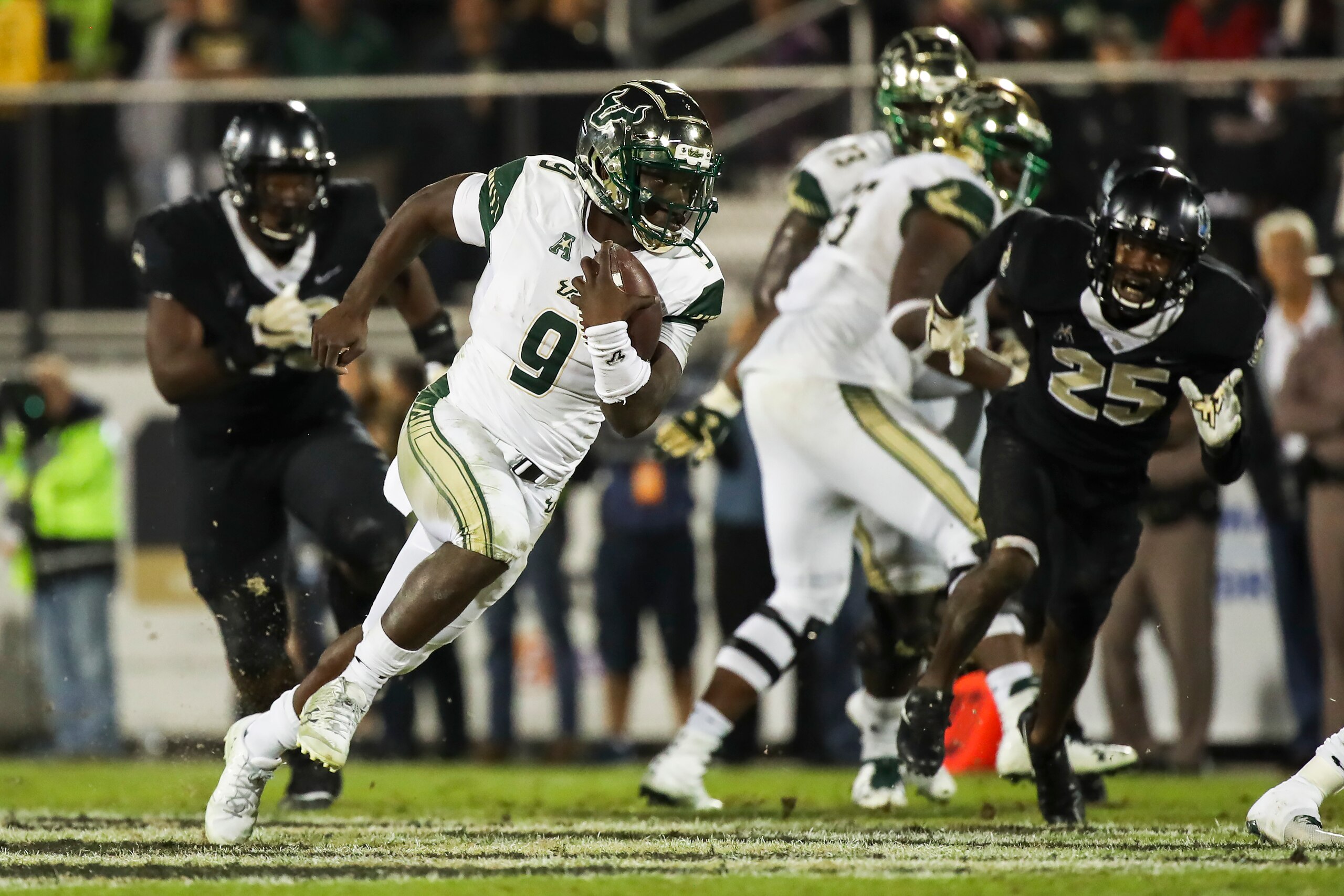 ORLANDO, FL - NOVEMBER 24: Quinton Flowers #9 of the South Florida Bulls runs the ball during the second half against the UCF Knights at Spectrum Stadium on November 24, 2017 in Orlando, Florida. UCF Knights defeated South Florida Bulls 49-42. (Photo by L