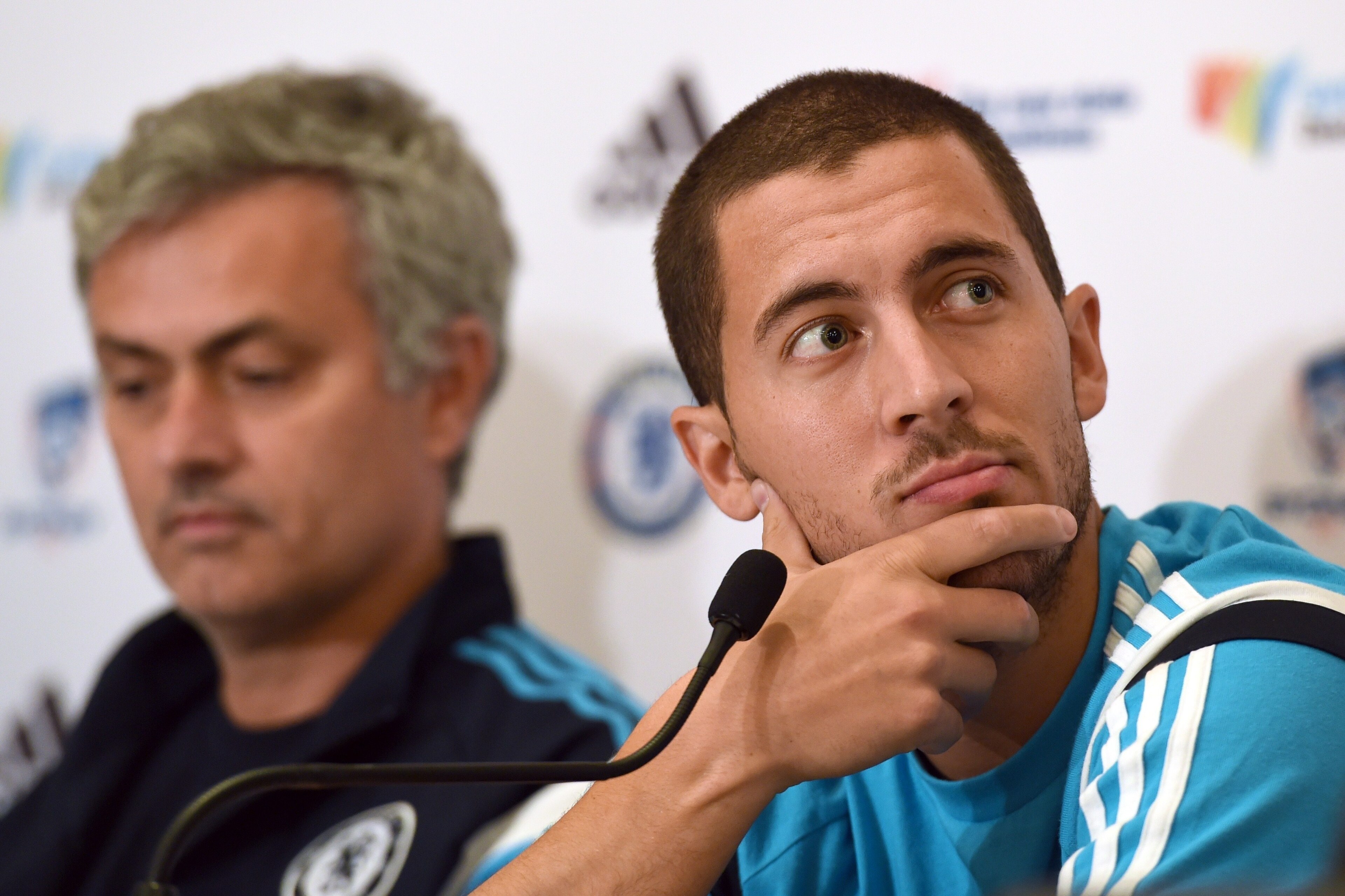 Chelsea football player Eden Hazard (R) and coach José Mourinho (L) listen to questions during a press conference in Sydney on May 31, 2015.  The English Premier League champions take on local team Sydney FC on June 2.  AFP PHOTO / William WEST        (Ph