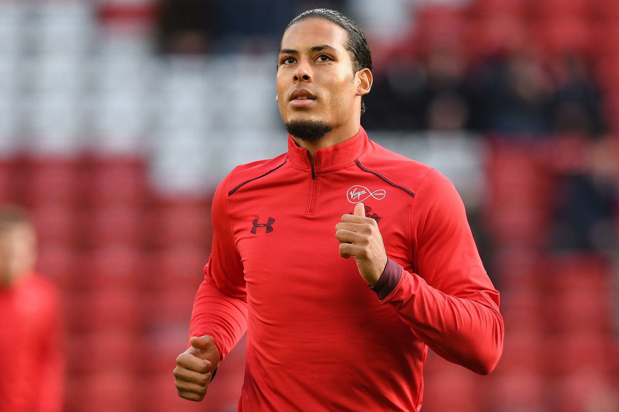 Southampton's Dutch defender Virgil van Dijk warms up ahead of  the English Premier League football match between Liverpool and Southampton at Anfield in Liverpool, north west England on November 18, 2017. / AFP PHOTO / Paul ELLIS / RESTRICTED TO EDITORIA