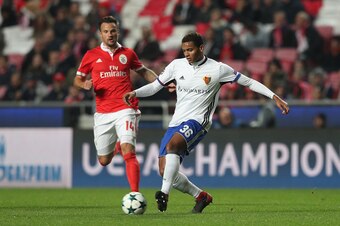 LISBON, PORTUGAL - DECEMBER 05: Fc Basel defender Manuel Akanji from Switzerland during SL Benfica v FC Basel - UEFA Champions League round six match at Estadio da Luz on December 05, 2017 in Lisbon, Portugal.  (Photo by Carlos Rodrigues/Getty Images)