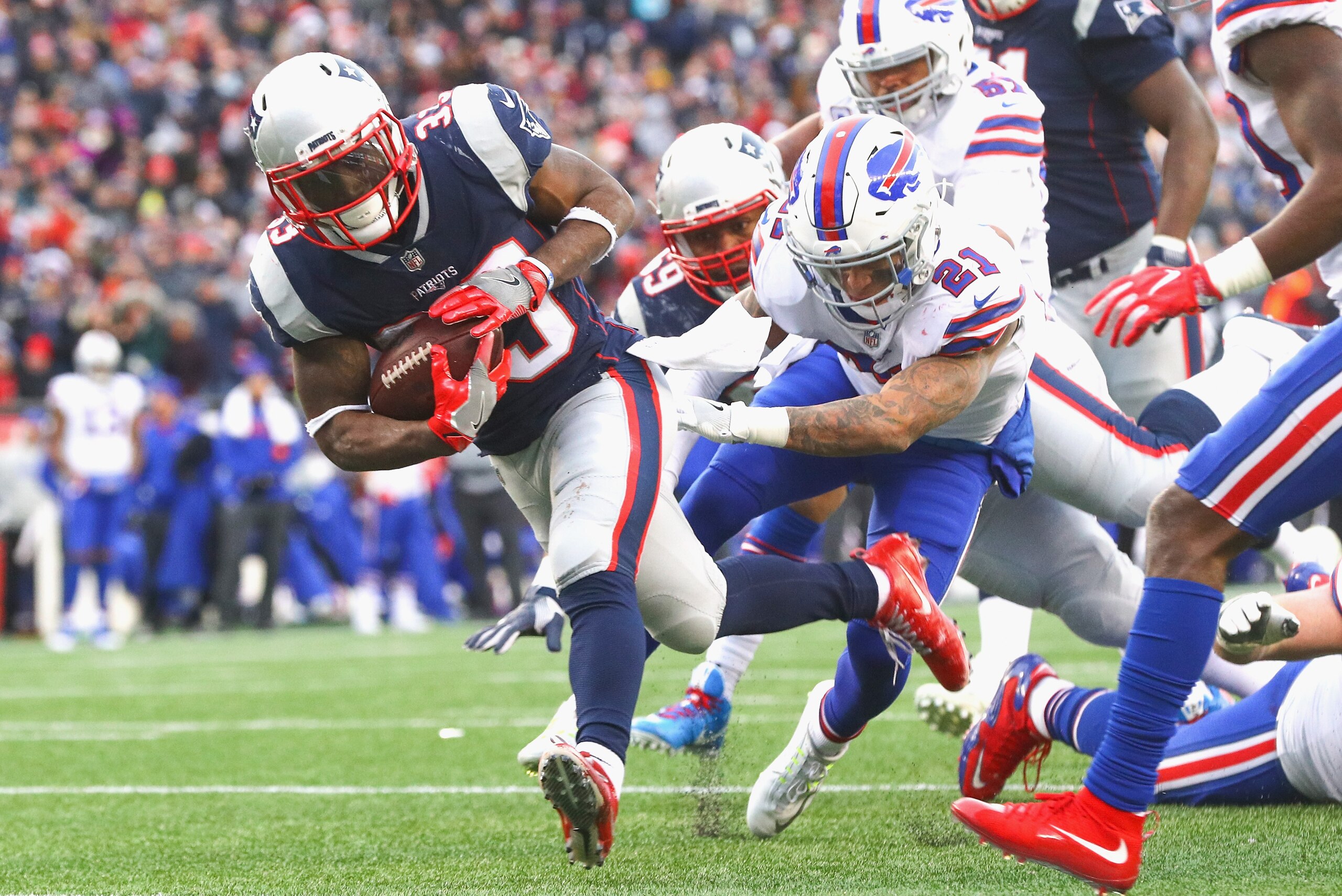 FOXBORO, MA - DECEMBER 24:  Dion Lewis #33 of the New England Patriots scores a touchdown during the fourth quarter of a game against the Buffalo Bills at Gillette Stadium on December 24, 2017 in Foxboro, Massachusetts.  (Photo by Maddie Meyer/Getty Image