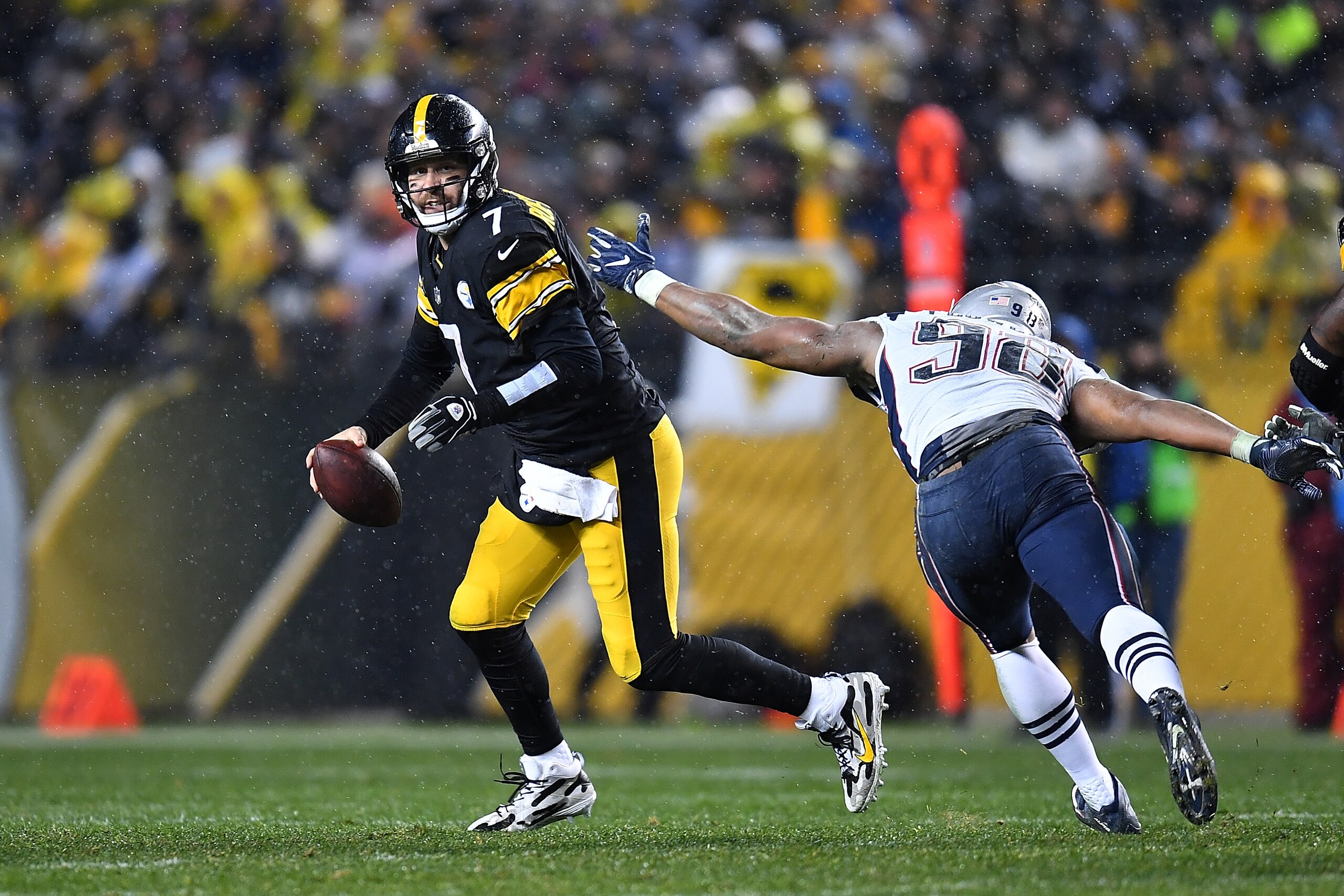 PITTSBURGH, PA - DECEMBER 17:  Ben Roethlisberger #7 of the Pittsburgh Steelers in action during the game against the New England Patriots at Heinz Field on December 17, 2017 in Pittsburgh, Pennsylvania. (Photo by Joe Sargent/Getty Images) *** Local Capti