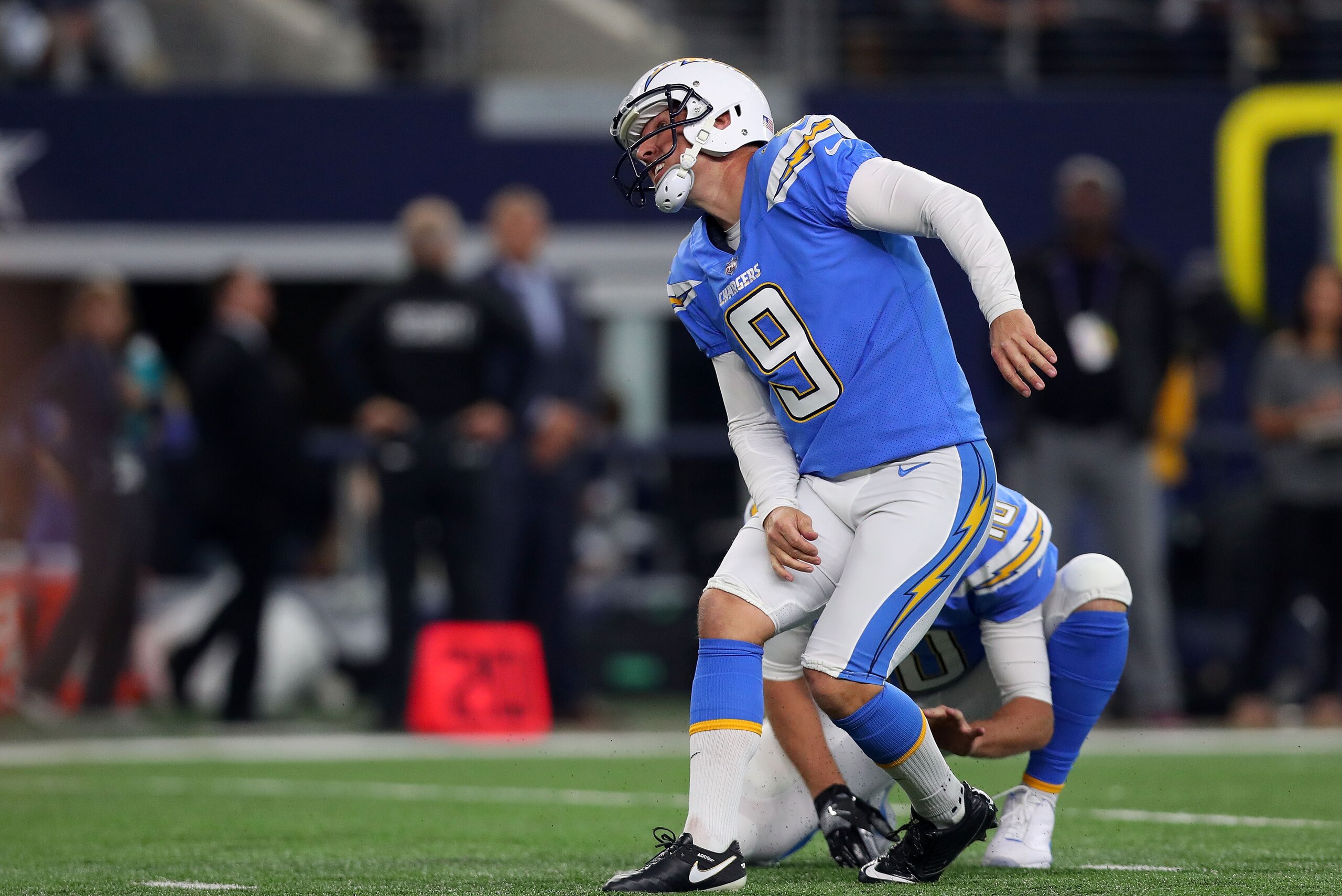 ARLINGTON, TX - NOVEMBER 23: Nick Novak #9 of the Los Angeles Chargers winces after kicking a field goal in the second quarter against the Dallas Cowboys at AT&T Stadium on November 23, 2017 in Arlington, Texas. (Photo by Tom Pennington/Getty Images) ARLINGTON, TX - NOVEMBER 23: Nick Novak #9 of the Los Angeles Chargers winces after kicking a field goal in the second quarter against the Dallas Cowboys at AT&T Stadium on November 23, 2017 in Arlington, Texas. (Photo by Tom Pennington/Getty Images)