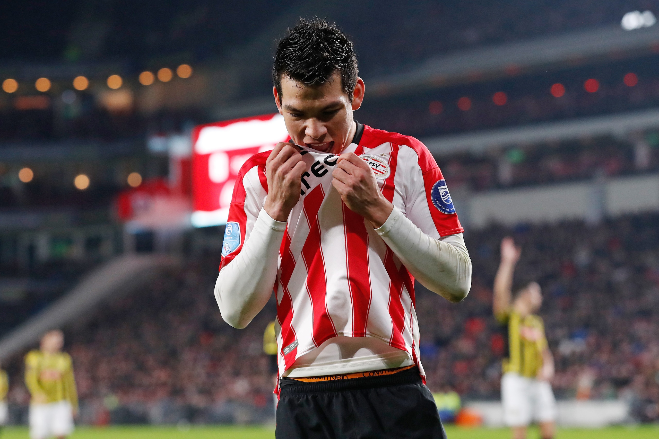 EINDHOVEN, NETHERLANDS - DECEMBER 23: Hirving Lozano of PSV during the Dutch Eredivisie match between PSV v Vitesse at the Philips Stadium on December 23, 2017 in Eindhoven Netherlands (Photo by Aaron van Zandvoort/Soccrates/Getty Images) EINDHOVEN, NETHERLANDS - DECEMBER 23: Hirving Lozano of PSV during the Dutch Eredivisie match between PSV v Vitesse at the Philips Stadium on December 23, 2017 in Eindhoven Netherlands (Photo by Aaron van Zandvoort/Soccrates/Getty Images)