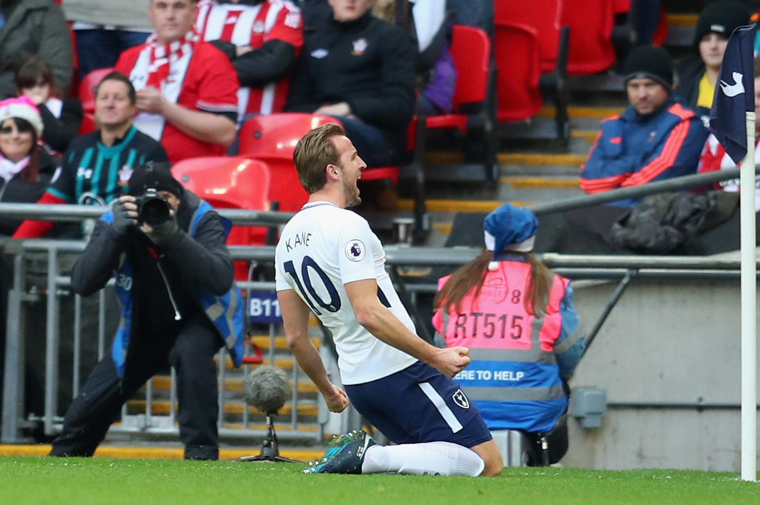 LONDON, ENGLAND - DECEMBER 26:  Harry Kane of Tottenham Hotspur celebrates after scoring his sides first goal during the Premier League match between Tottenham Hotspur and Southampton at Wembley Stadium on December 26, 2017 in London, England.  (Photo by 