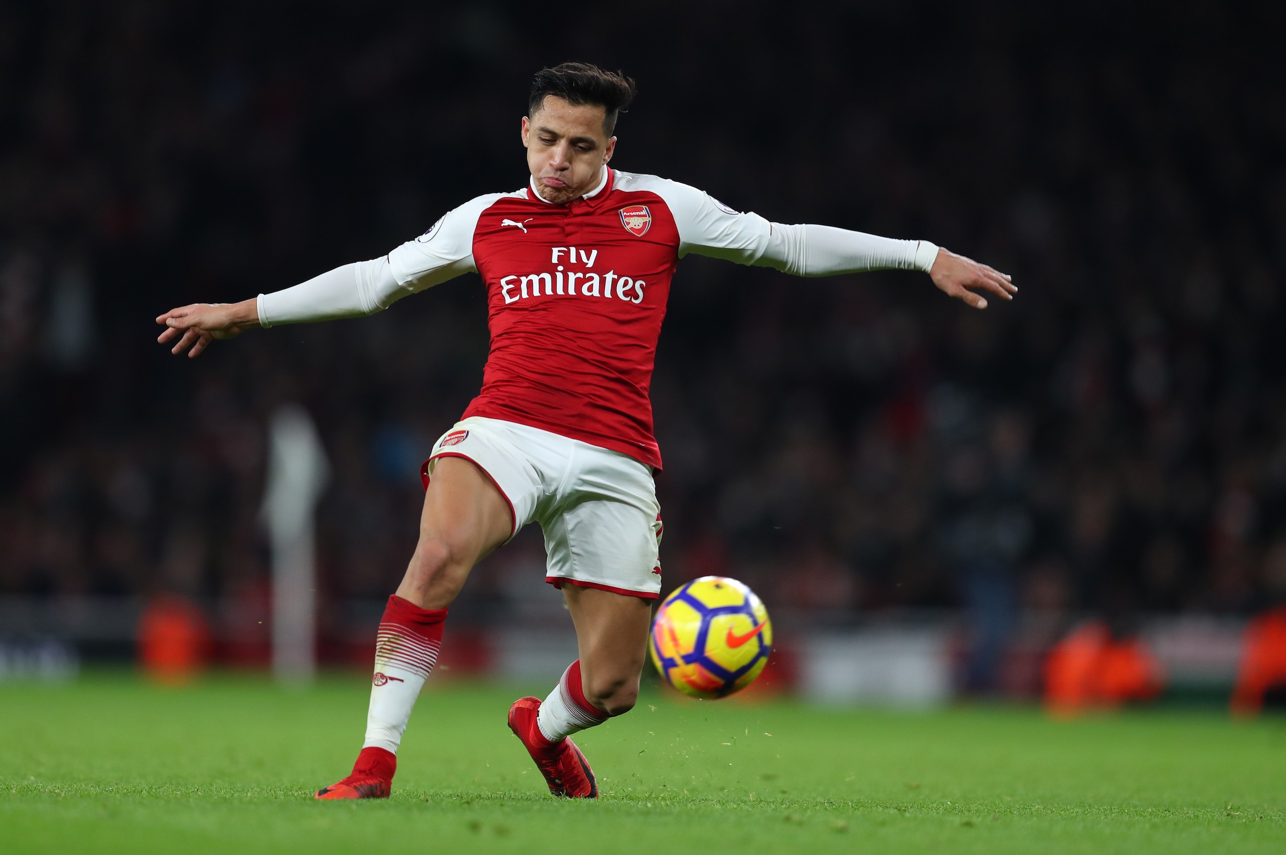 LONDON, ENGLAND - DECEMBER 22: Alexis Sanchez of Arsenal during the Premier League match between Arsenal and Liverpool at Emirates Stadium on December 22, 2017 in London, England. (Photo by Catherine Ivill/Getty Images)