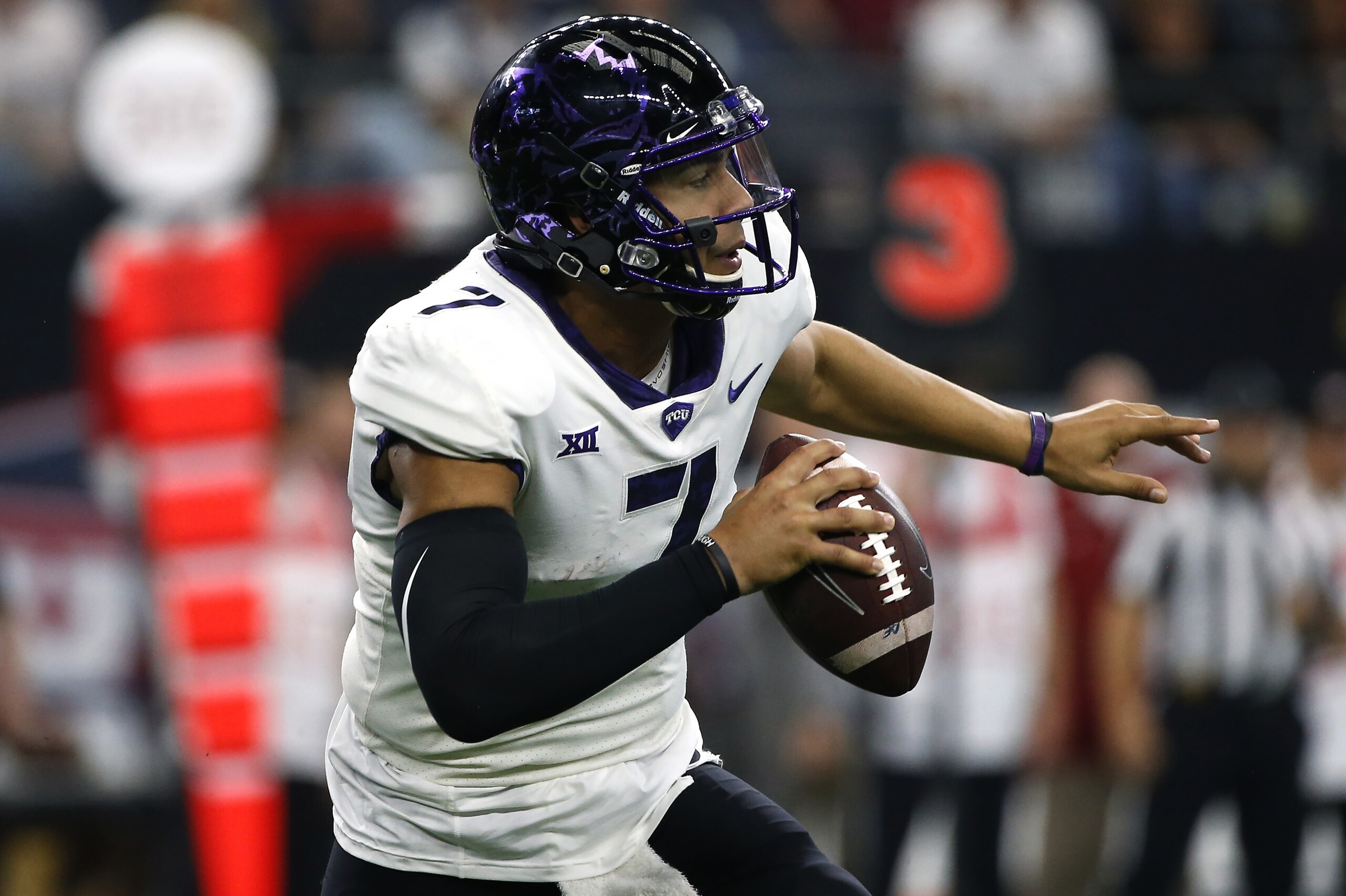 ARLINGTON, TX - DECEMBER 2: Kenny Hill #7 of the TCU Horned Frogs looks to throw against the Oklahoma Sooners in the first half of the Big 12 Championship AT&T Stadium on December 2, 2017 in Arlington, Texas. (Photo by Ron Jenkins/Getty Images)