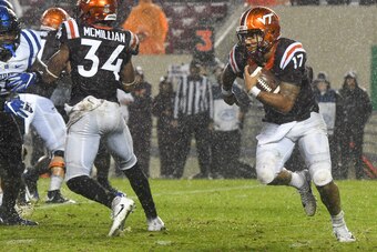 BLACKSBURG, VA - OCTOBER 28: Quarterback Josh Jackson #17 of the Virginia Tech Hokies carries the ball against the Duke Blue Devils in the second half at Lane Stadium on October 28, 2017 in Blacksburg, Virginia. (Photo by Michael Shroyer/Getty Images)