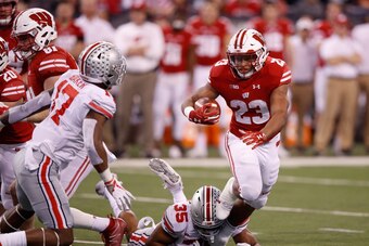 INDIANAPOLIS, IN - DECEMBER 02: Running back Jonathan Taylor #23 of the Wisconsin Badgers runs the ball against linebacker Chris Worley #35 of the Ohio State Buckeyes during the Big Ten Championship game at Lucas Oil Stadium on December 2, 2017 in Indiana