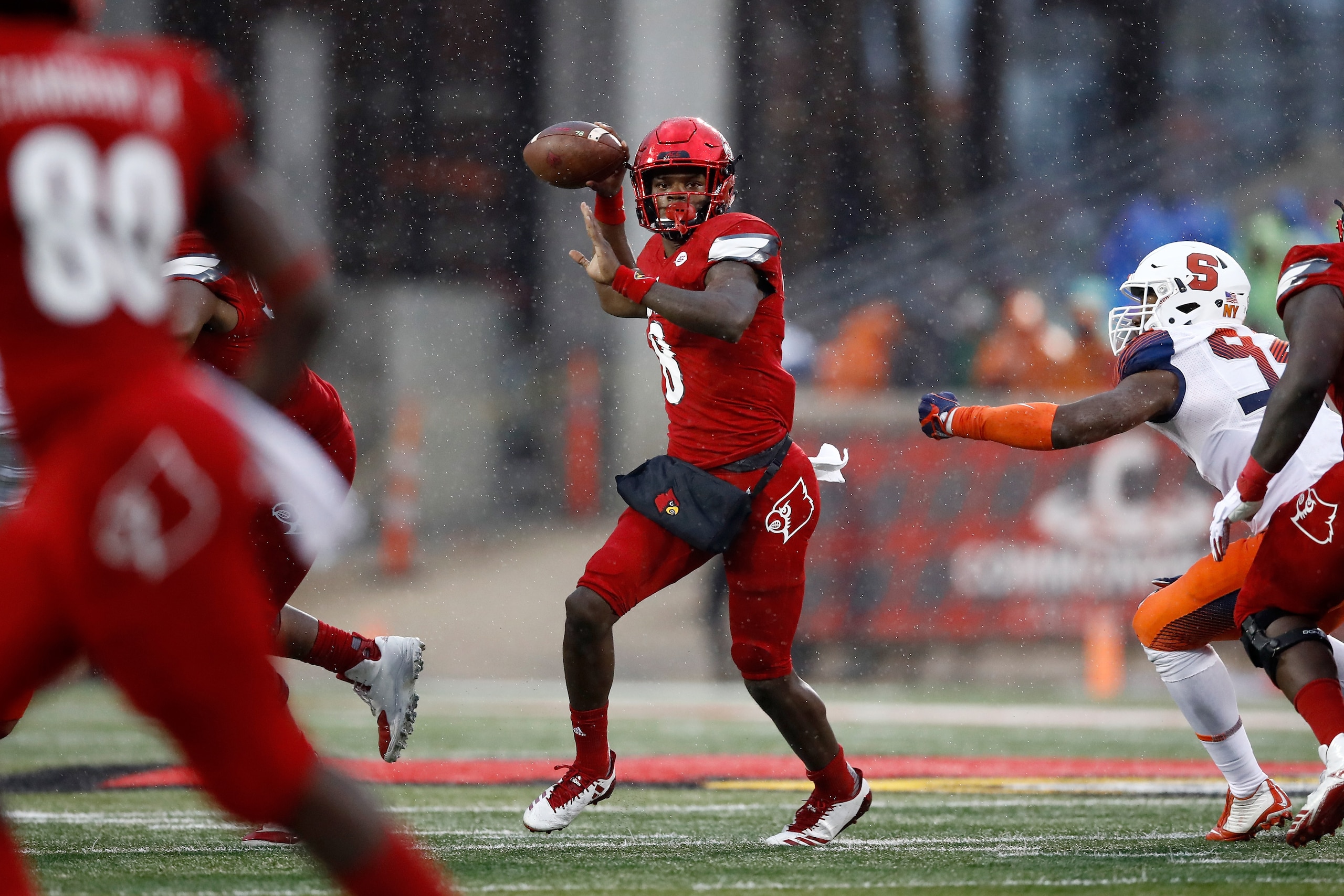 LOUISVILLE, KY - NOVEMBER 18: Lamar Jackson #8 of the Louisville Cardinals throws a pass against the Syracuse Orange during the game at Papa John's Cardinal Stadium on November 18, 2017 in Louisville, Kentucky. (Photo by Andy Lyons/Getty Images) LOUISVILLE, KY - NOVEMBER 18: Lamar Jackson #8 of the Louisville Cardinals throws a pass against the Syracuse Orange during the game at Papa John's Cardinal Stadium on November 18, 2017 in Louisville, Kentucky. (Photo by Andy Lyons/Getty Images)