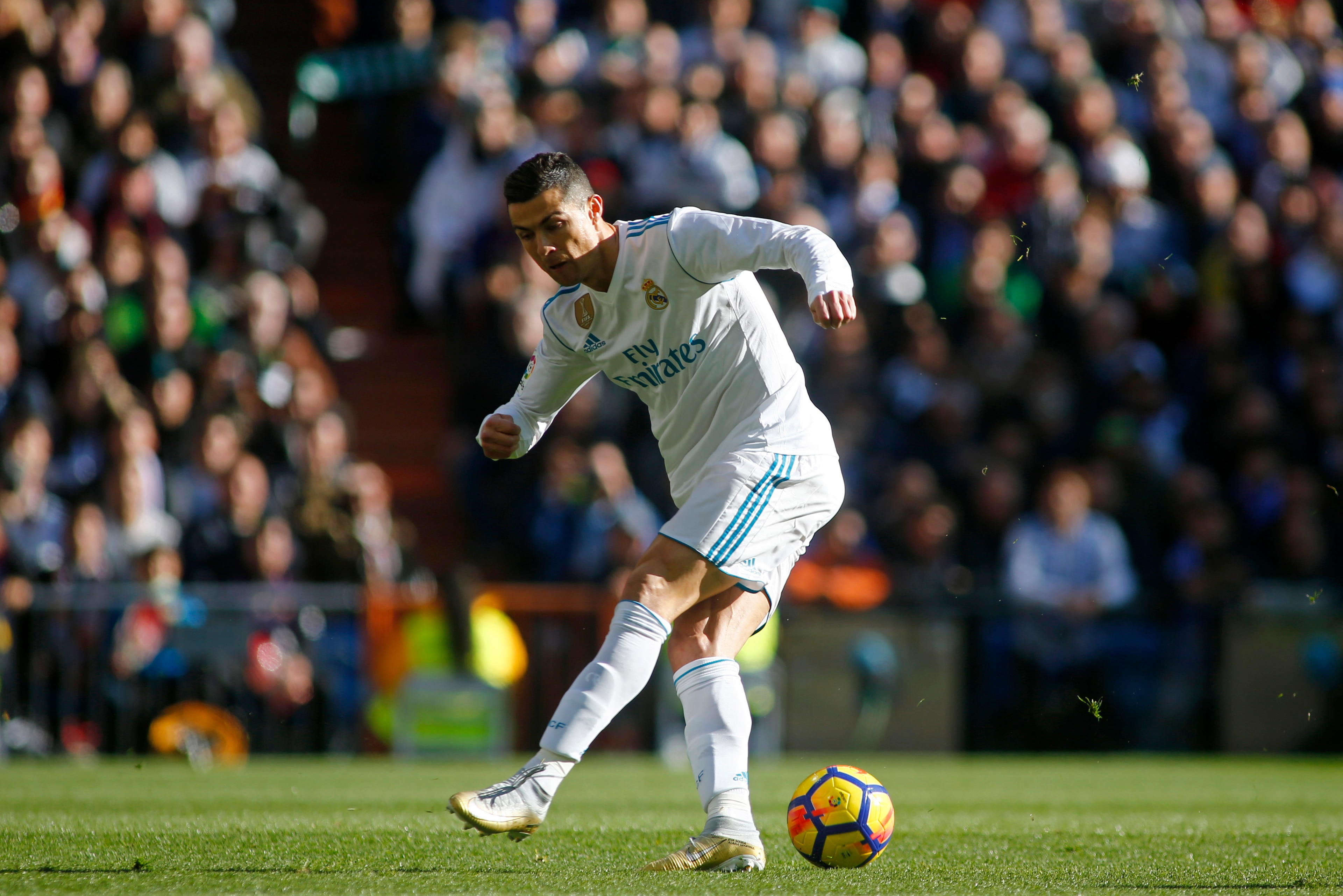 Real Madrid's Portuguese forward Cristiano Ronaldo kicks the ball during the Spanish League 'Clasico' football match Real Madrid CF vs FC Barcelona at the Santiago Bernabeu stadium in Madrid on December 23, 2017.  / AFP PHOTO / OSCAR DEL POZO        (Phot